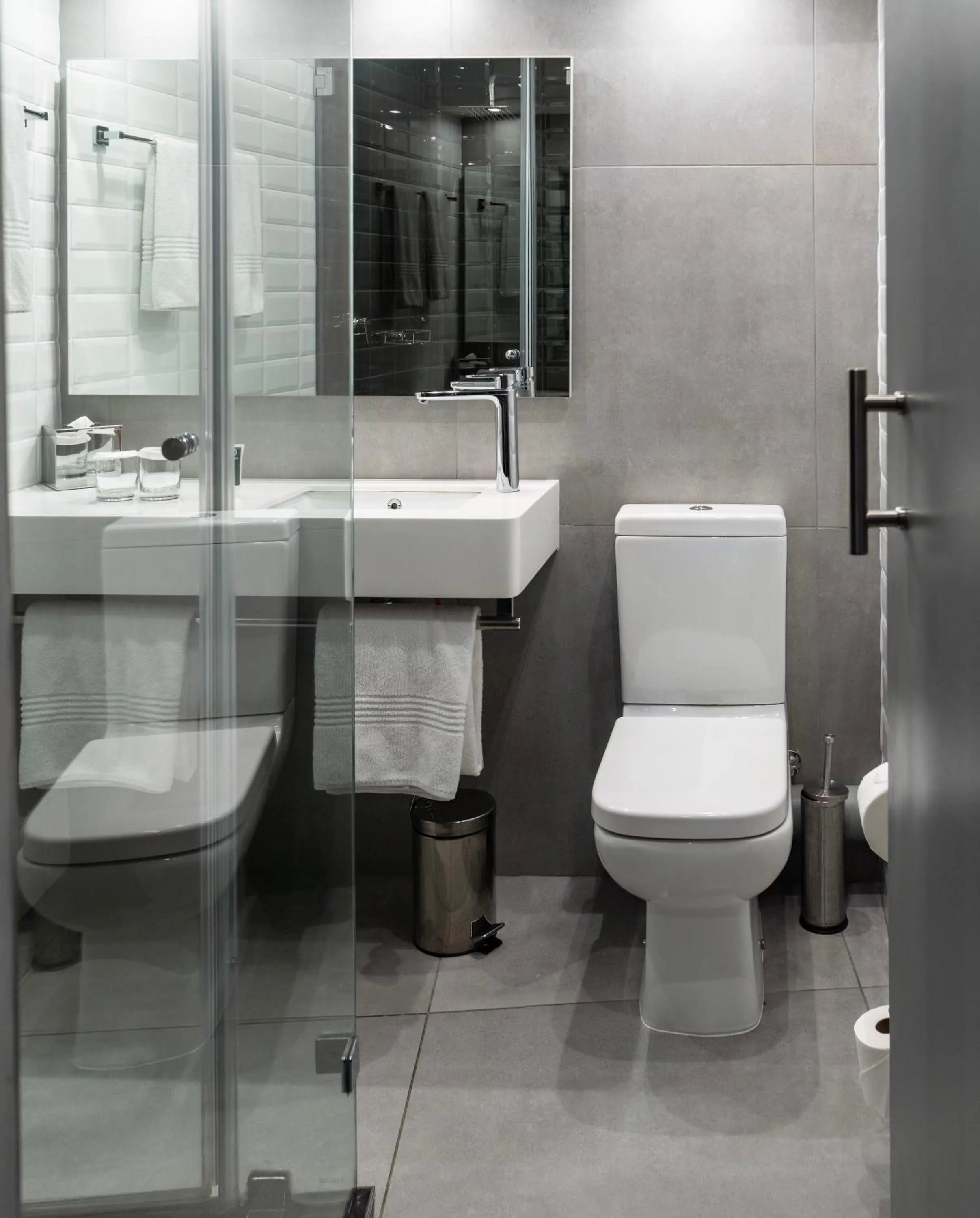 Toilet in ONOMO Hotel Johannesburg Sandton