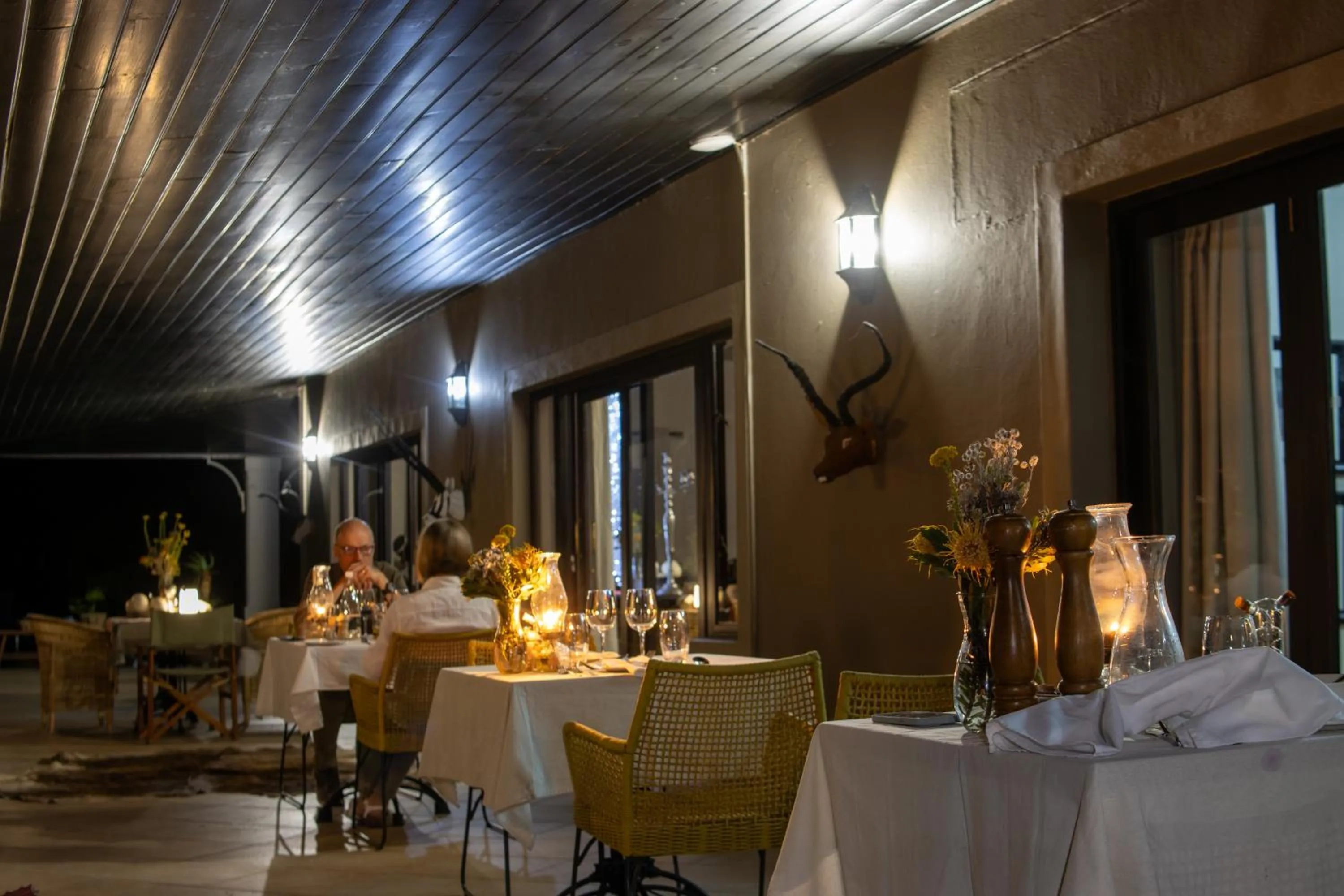 Dining area in Wildehondekloof Game Lodge