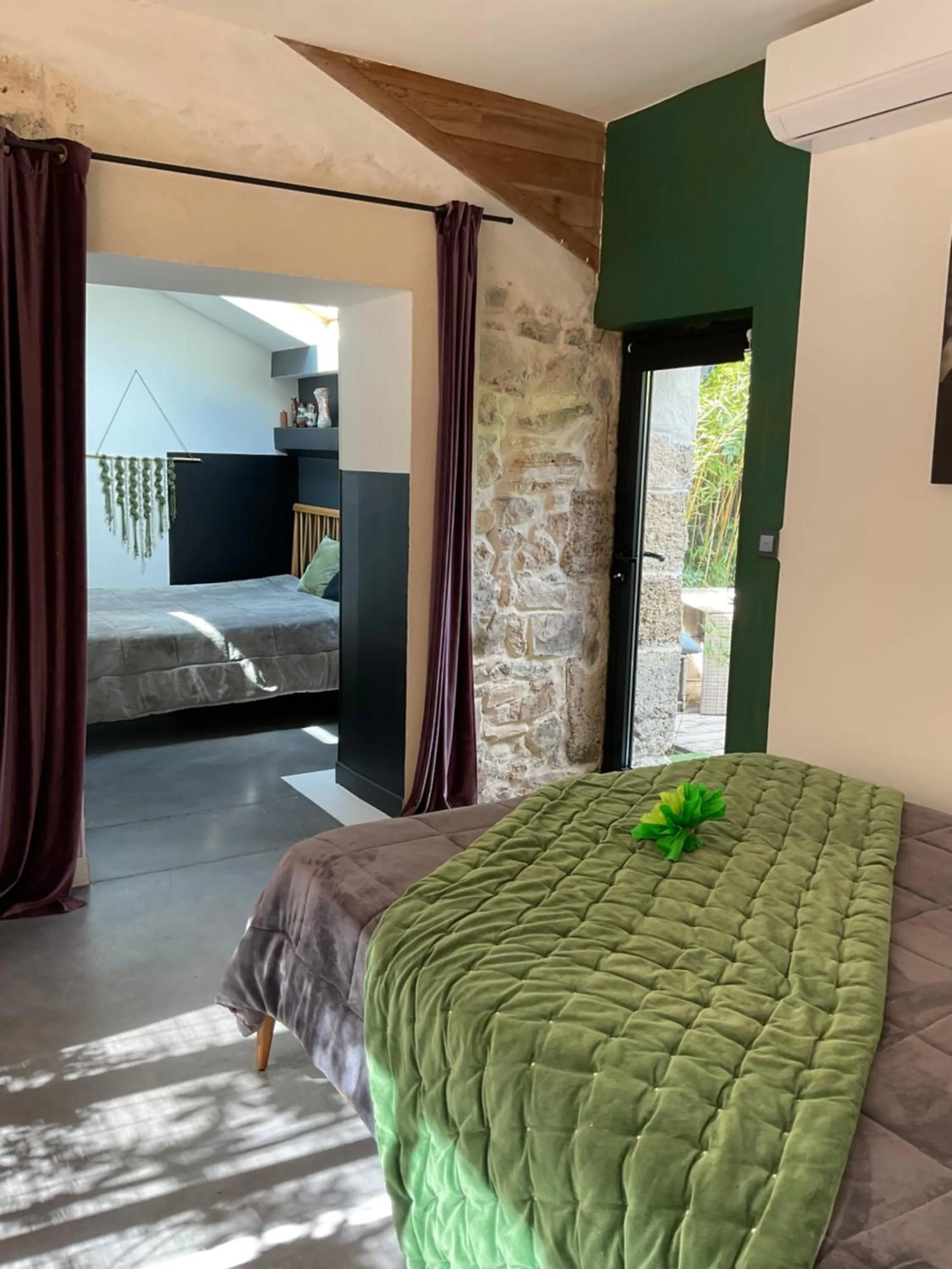 View (from property/room), Bed in Le Jardin de LaCoste