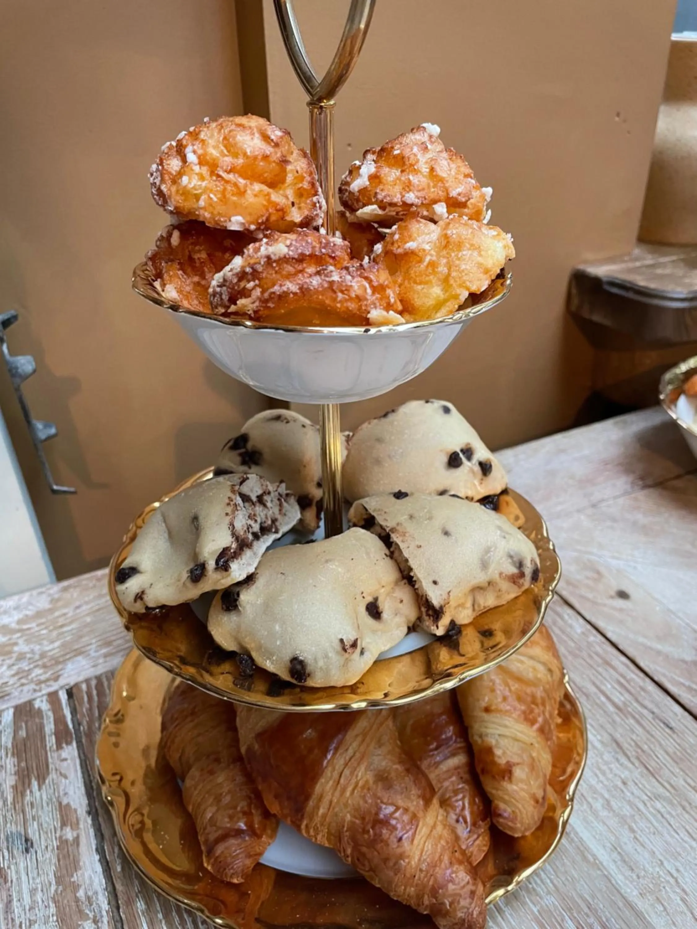 Breakfast in Le Jardin de LaCoste