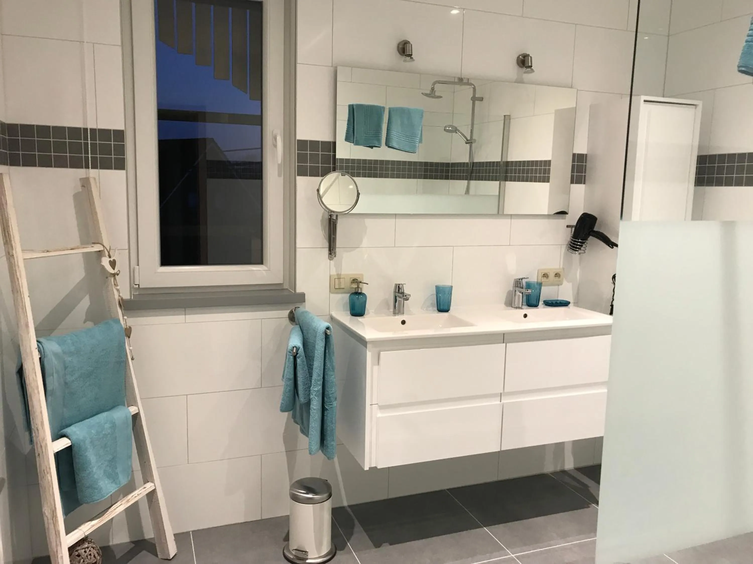 Bathroom in La Colombe