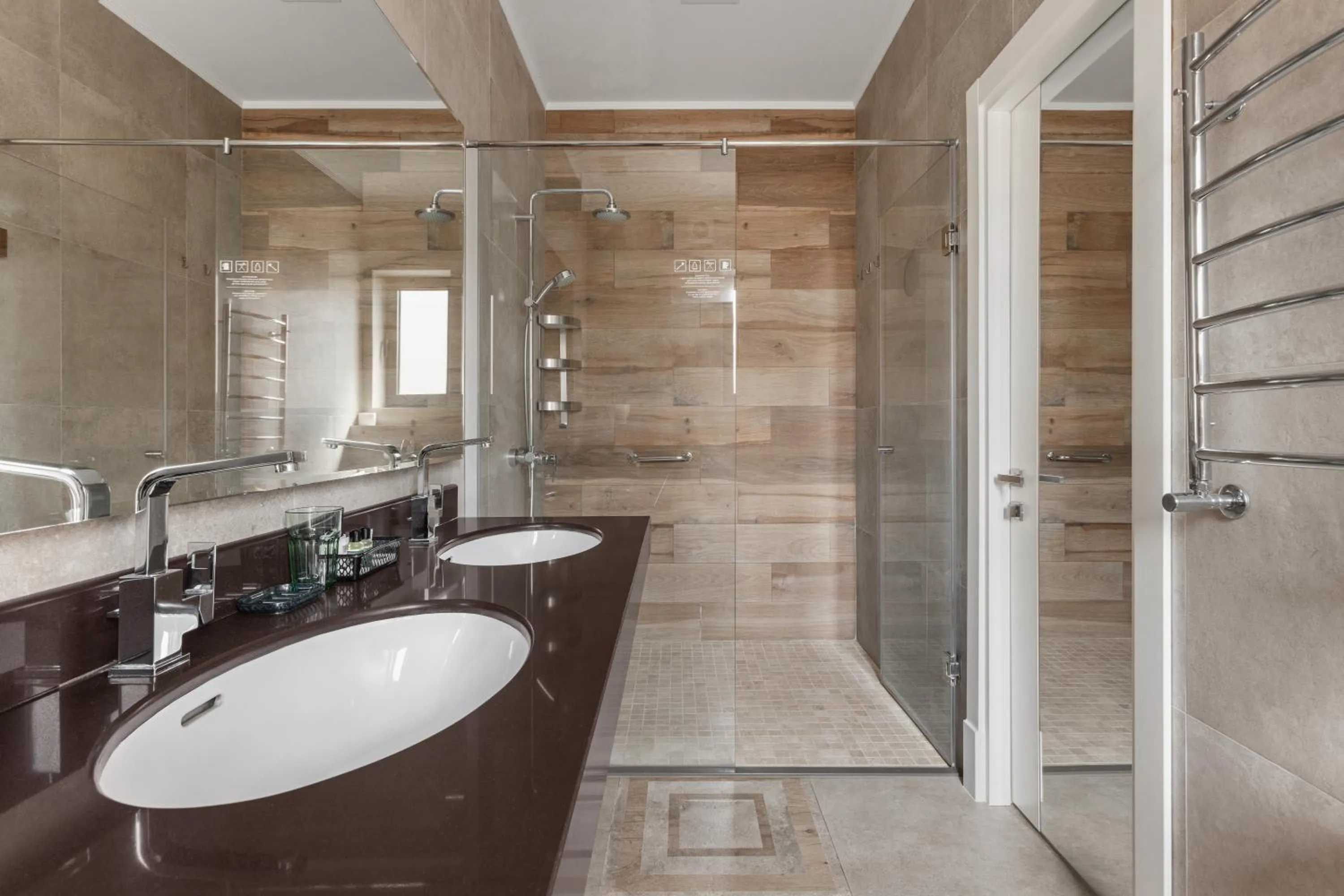 Shower in Frapolli 21 Hotel