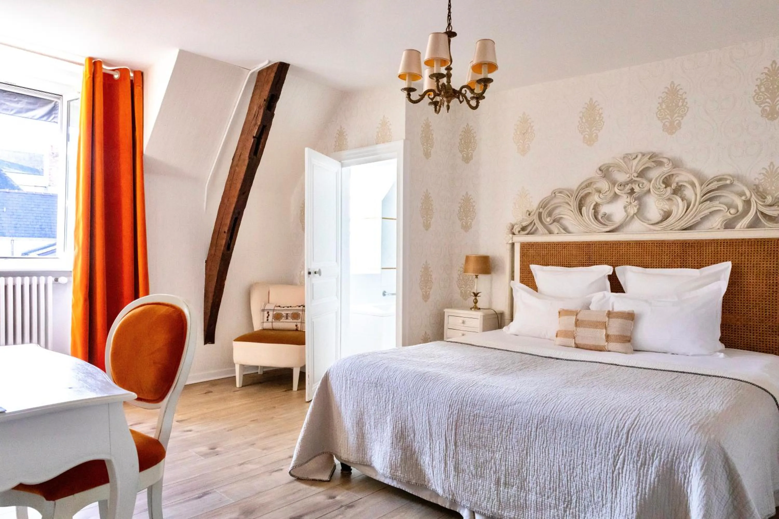 Bed in Hôtel du Mail