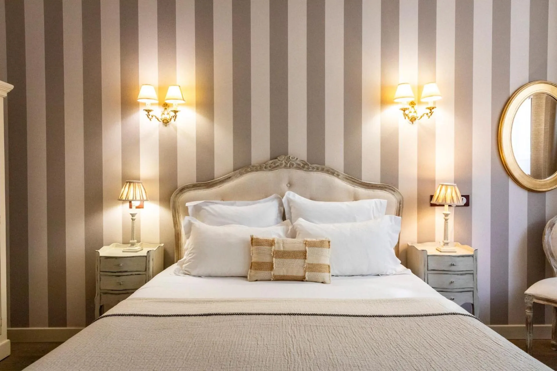 Bed in Hôtel du Mail