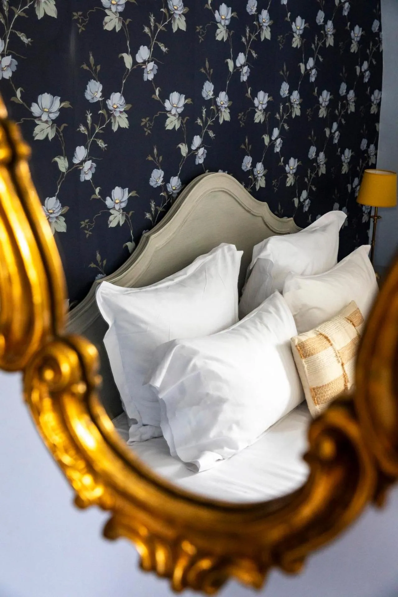 Bed in Hôtel du Mail
