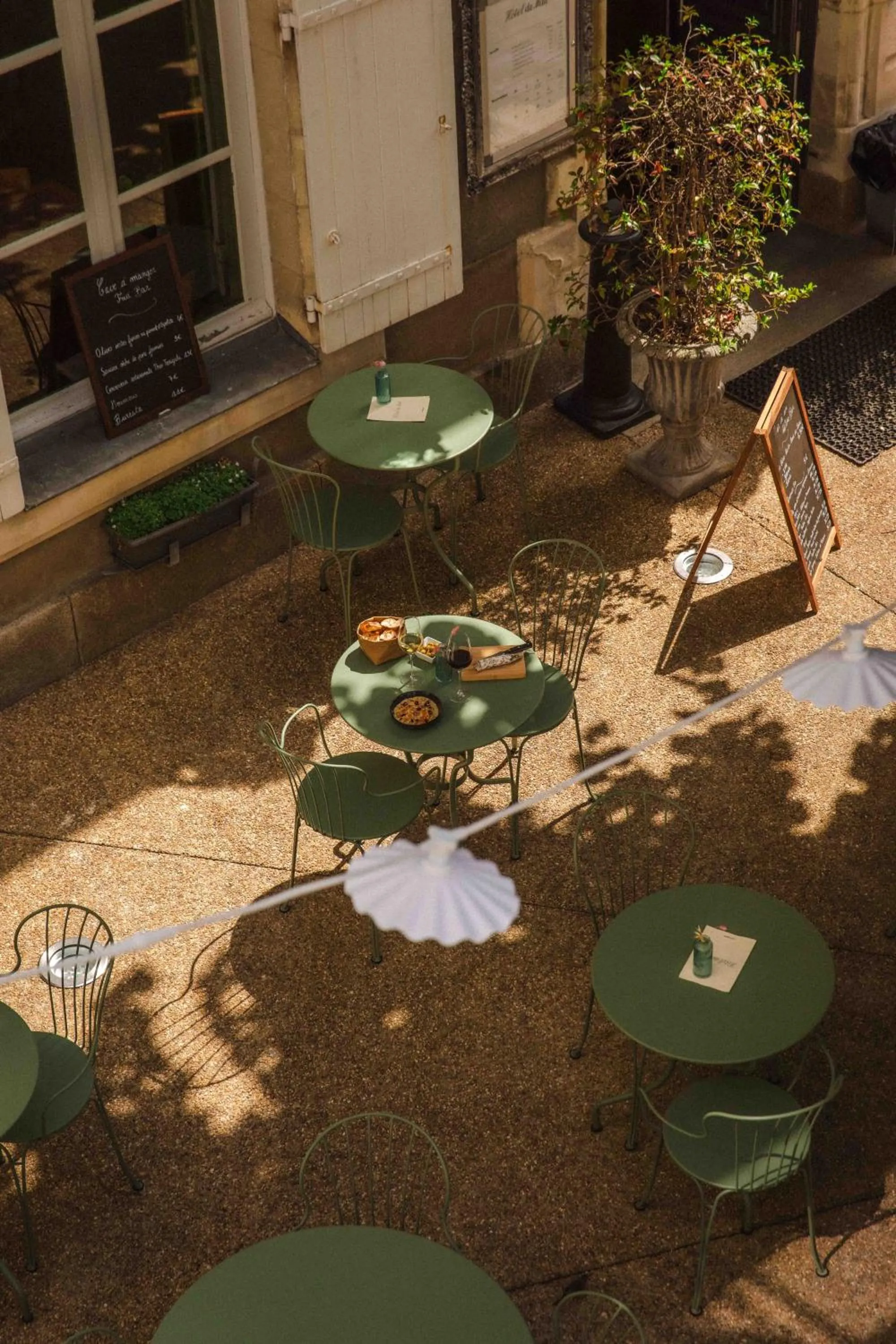 Patio in Hôtel du Mail