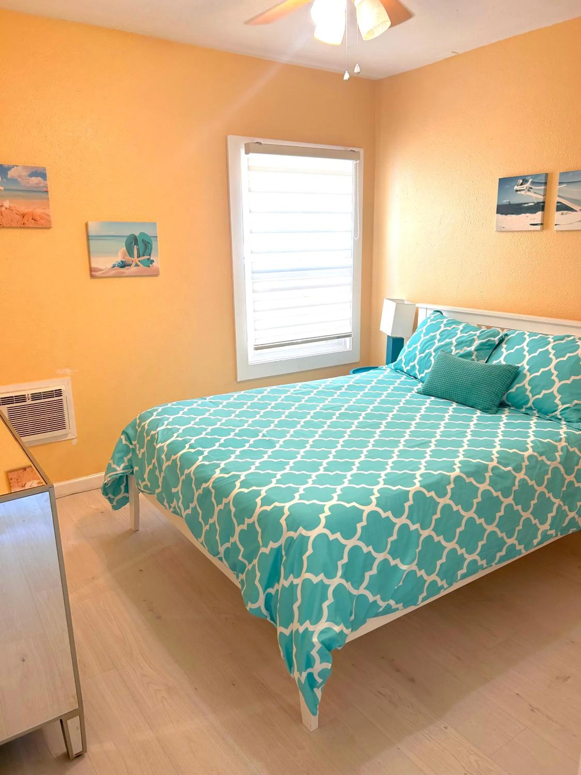 Bedroom, Bed in Casa San Diego - Spacious Getaway with Backyard, Firepit, Kid Zone