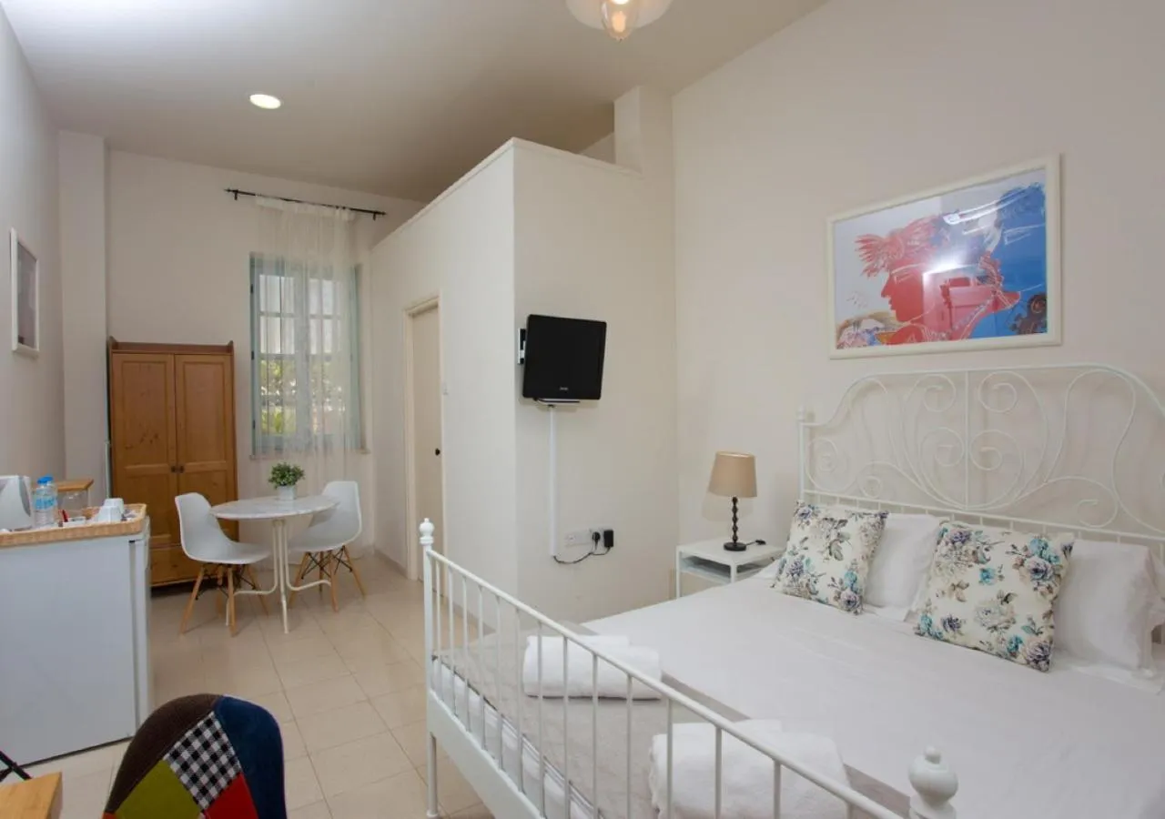 Bedroom in Shongas Inn