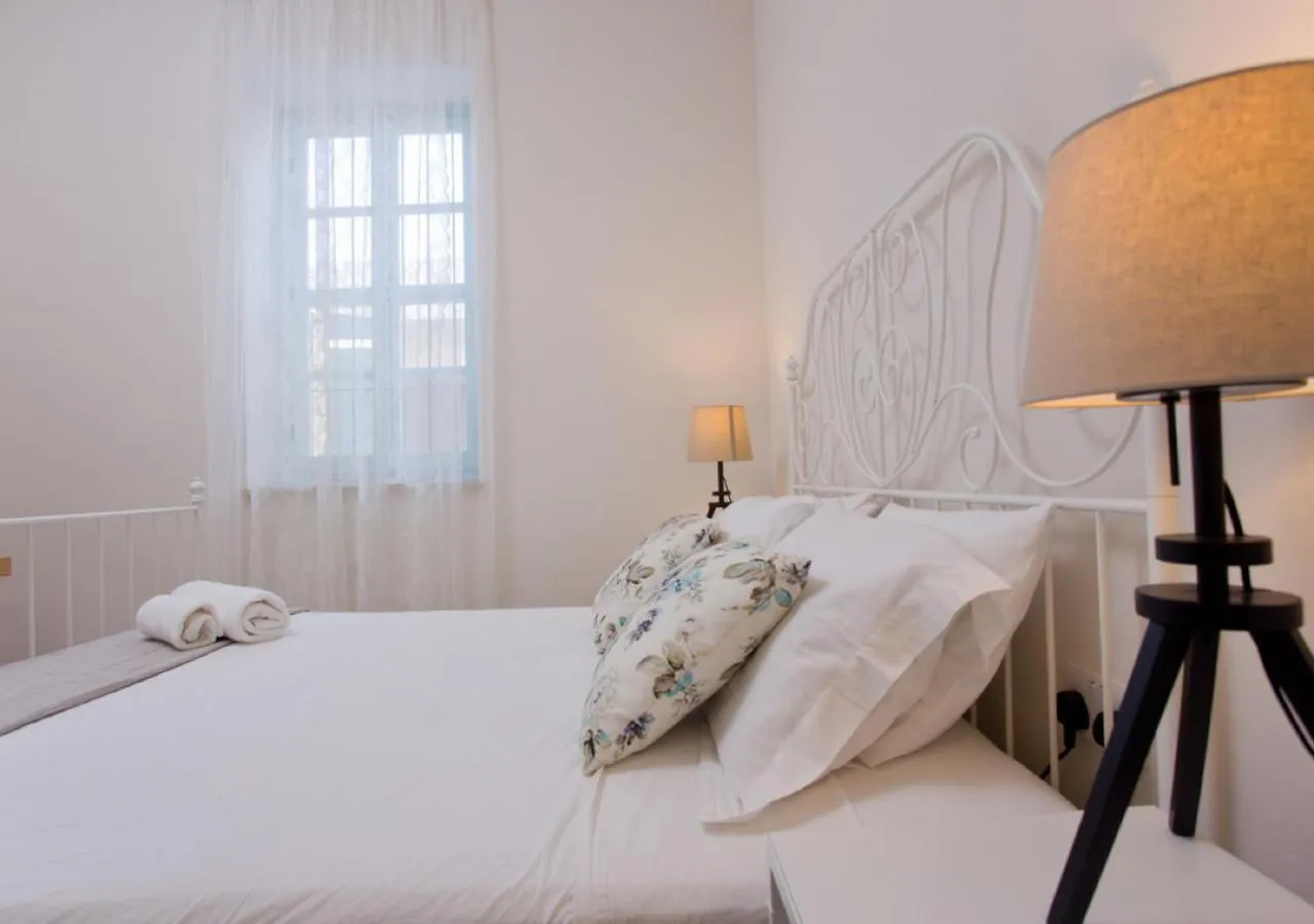 Bedroom in Shongas Inn