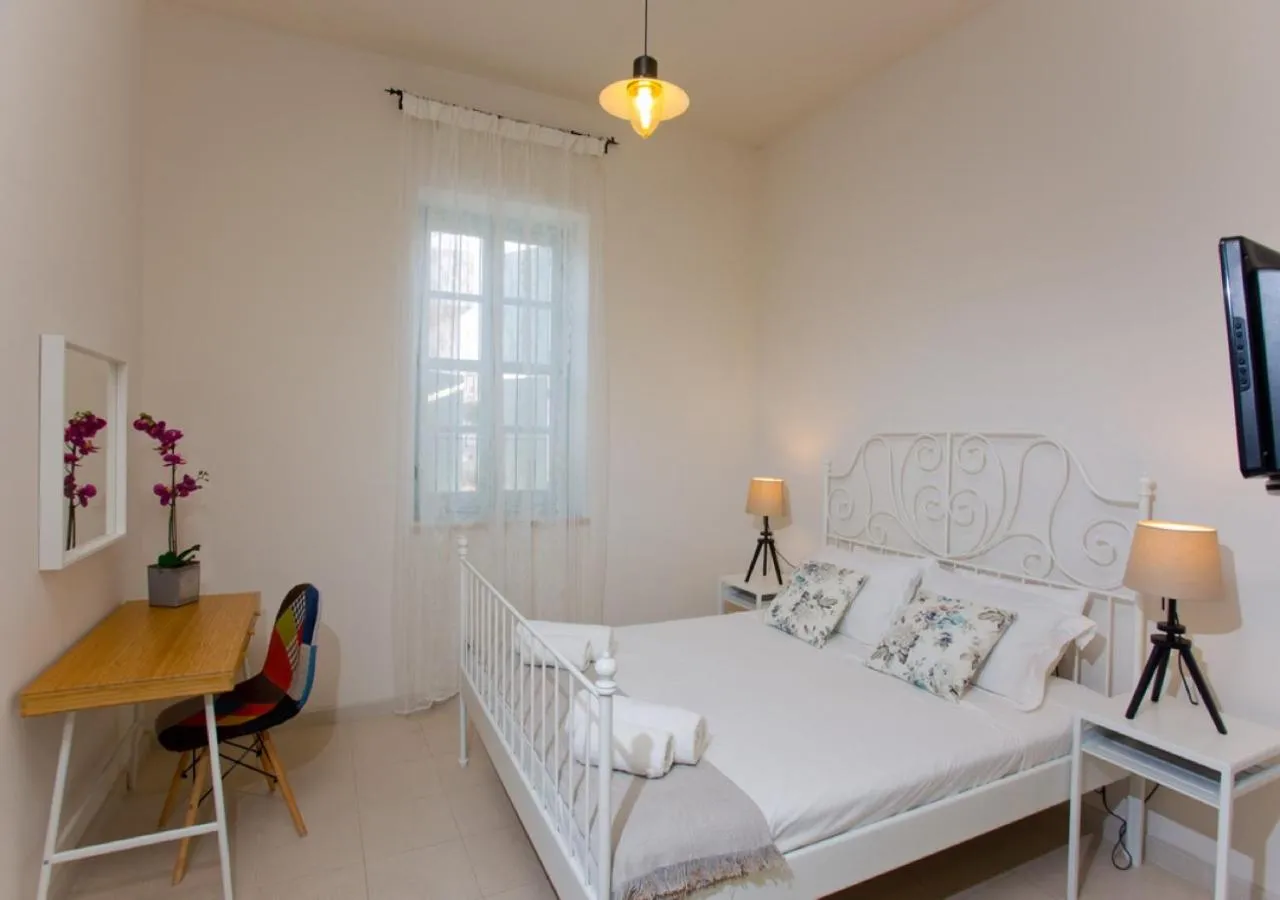 Bedroom in Shongas Inn