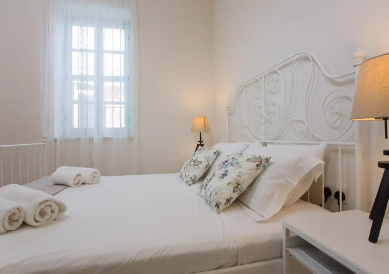 Bedroom in Shongas Inn