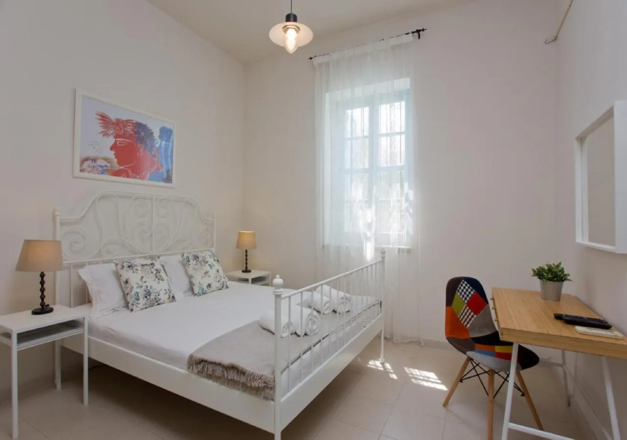 Bedroom in Shongas Inn