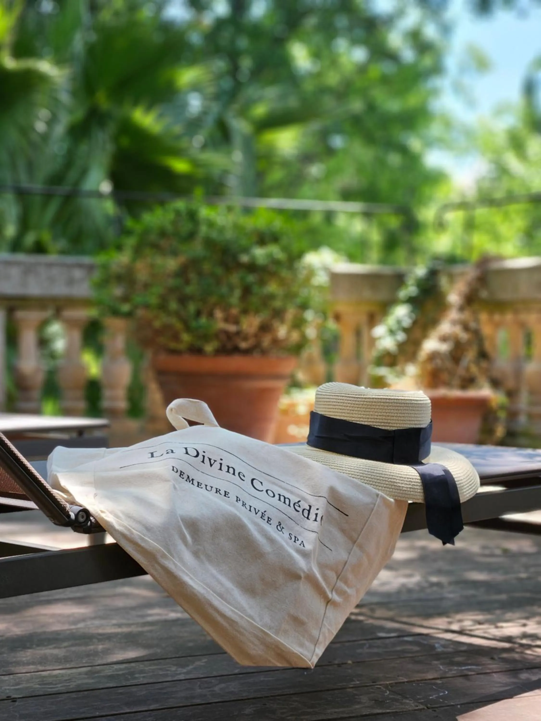 Patio in La Divine Comédie-Suites Deluxe