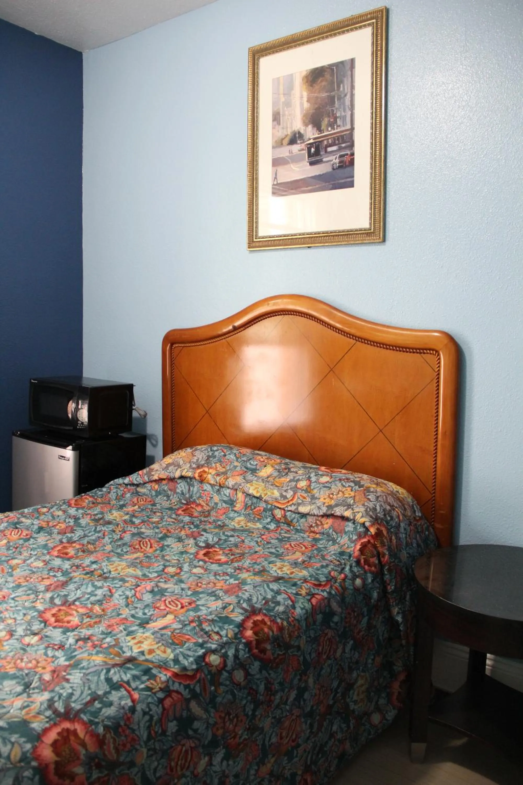 Standard Single Bed Room with Shared Bathroom  in Oak Hotel