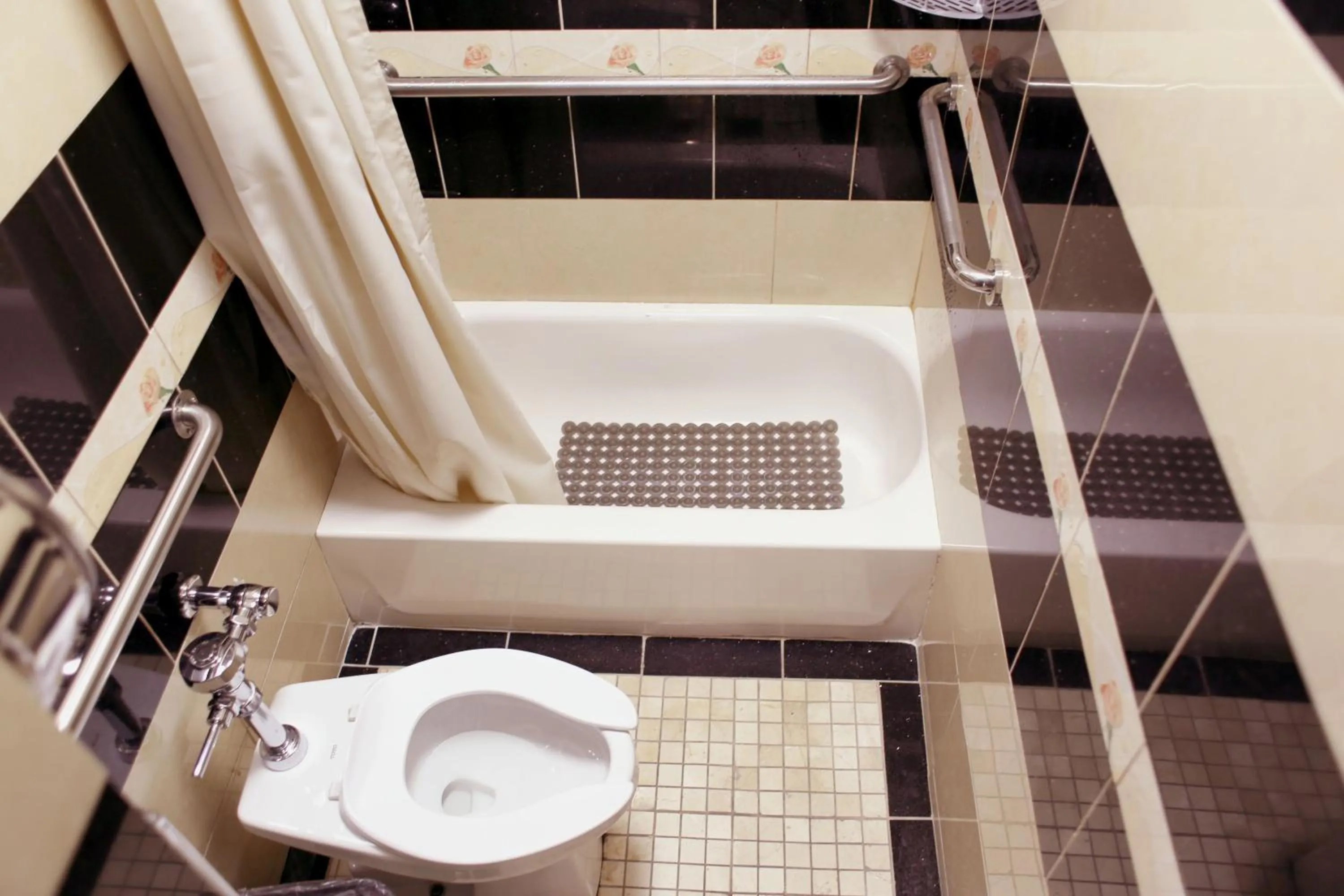 Bathroom in Oak Hotel