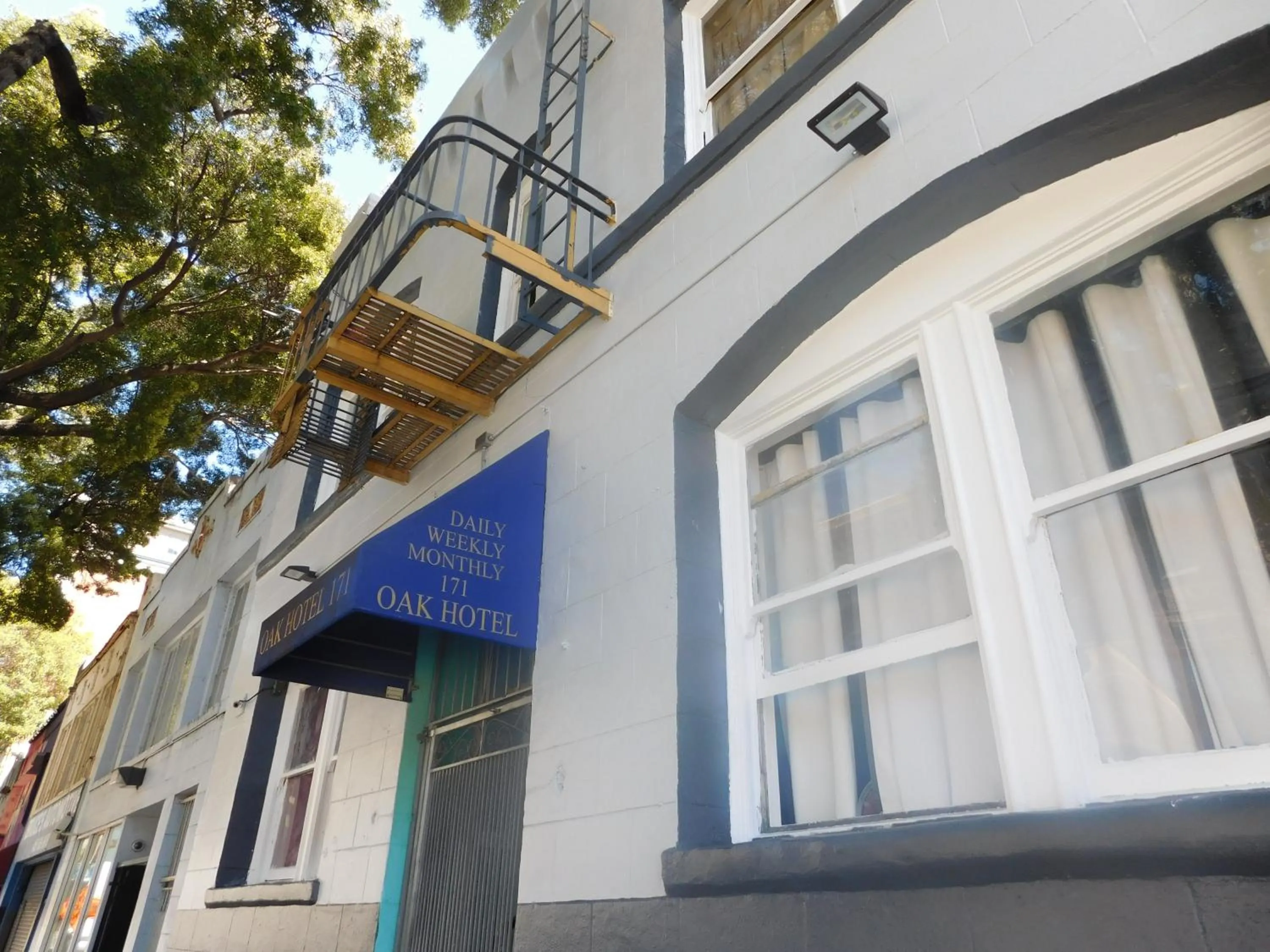 Property building in Oak Hotel