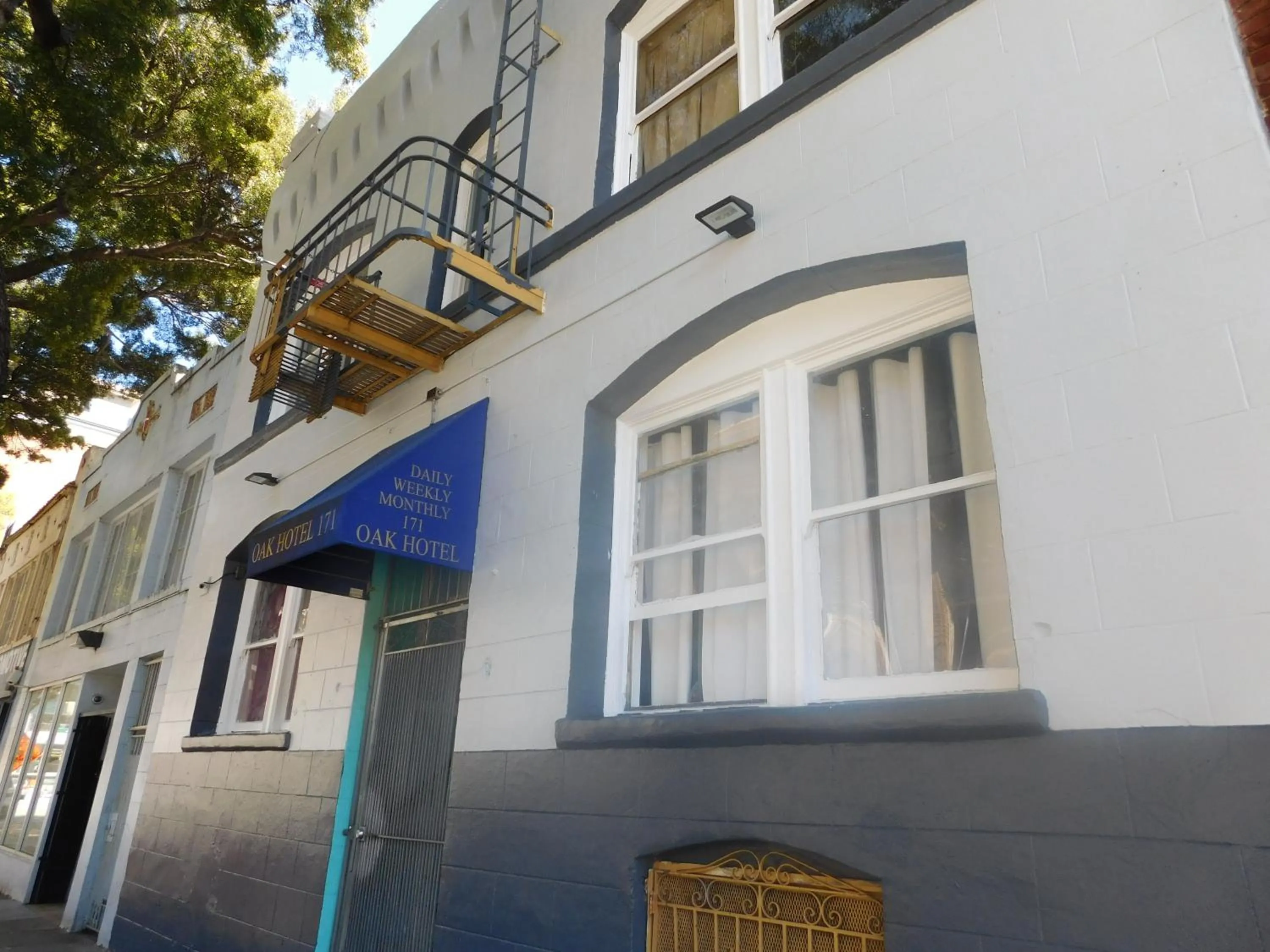 Property building in Oak Hotel