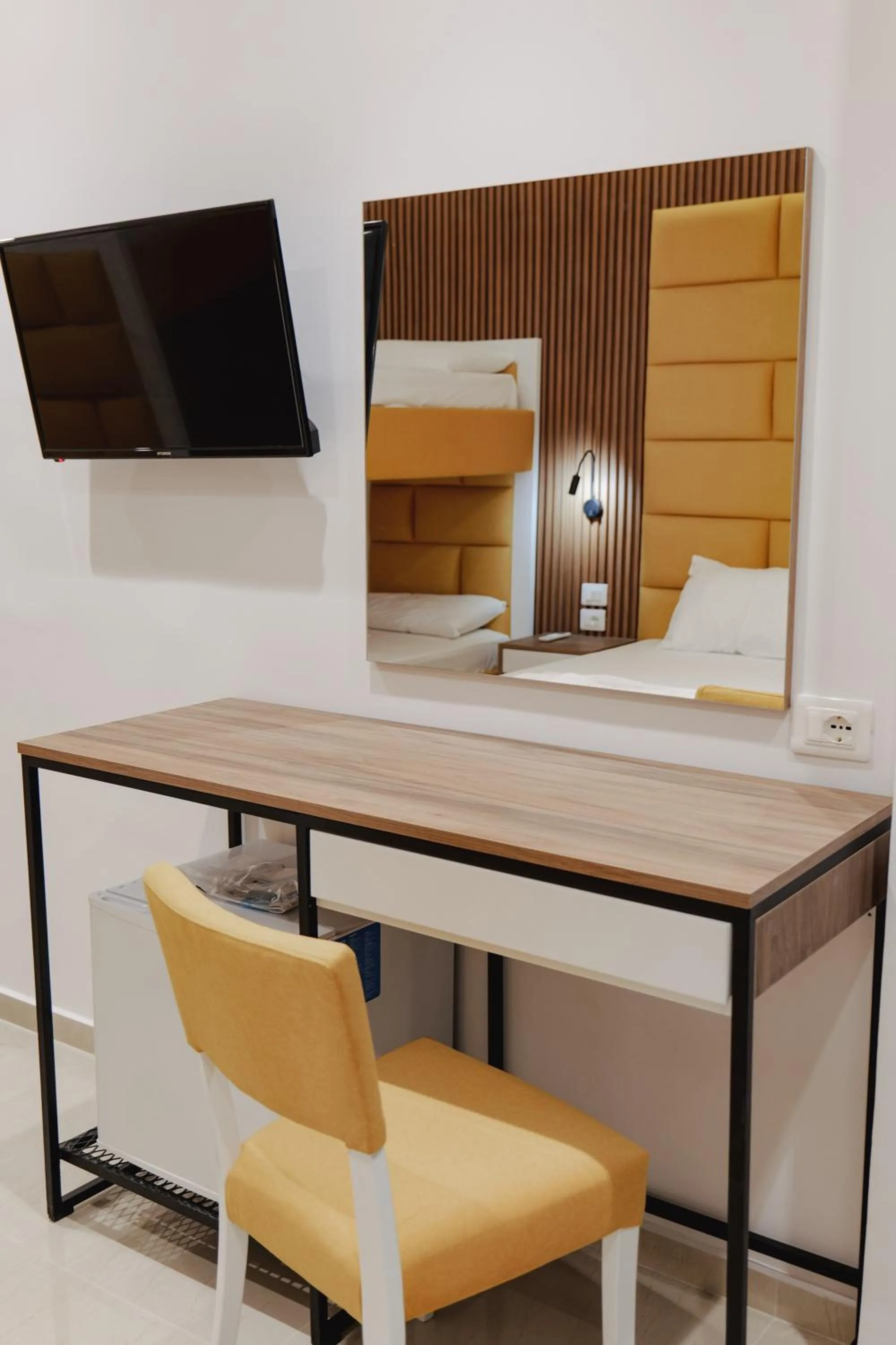 TV and multimedia in Vila Shpetimi