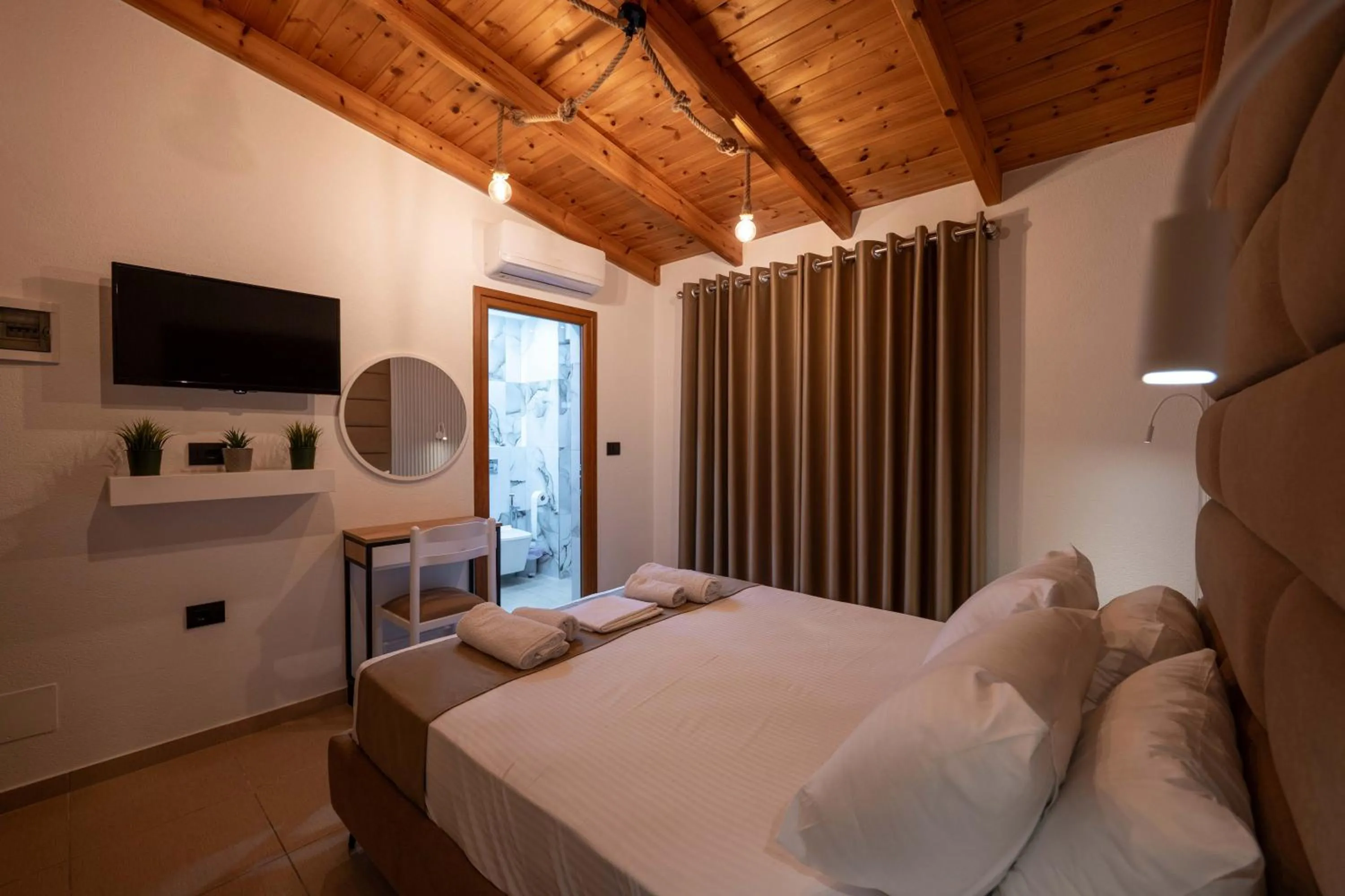 Bed in Vila Shpetimi