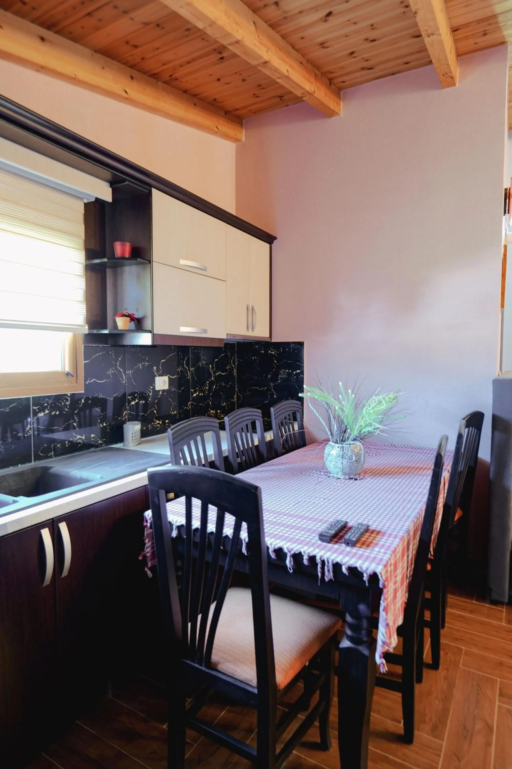 Dining area in Vila Shpetimi