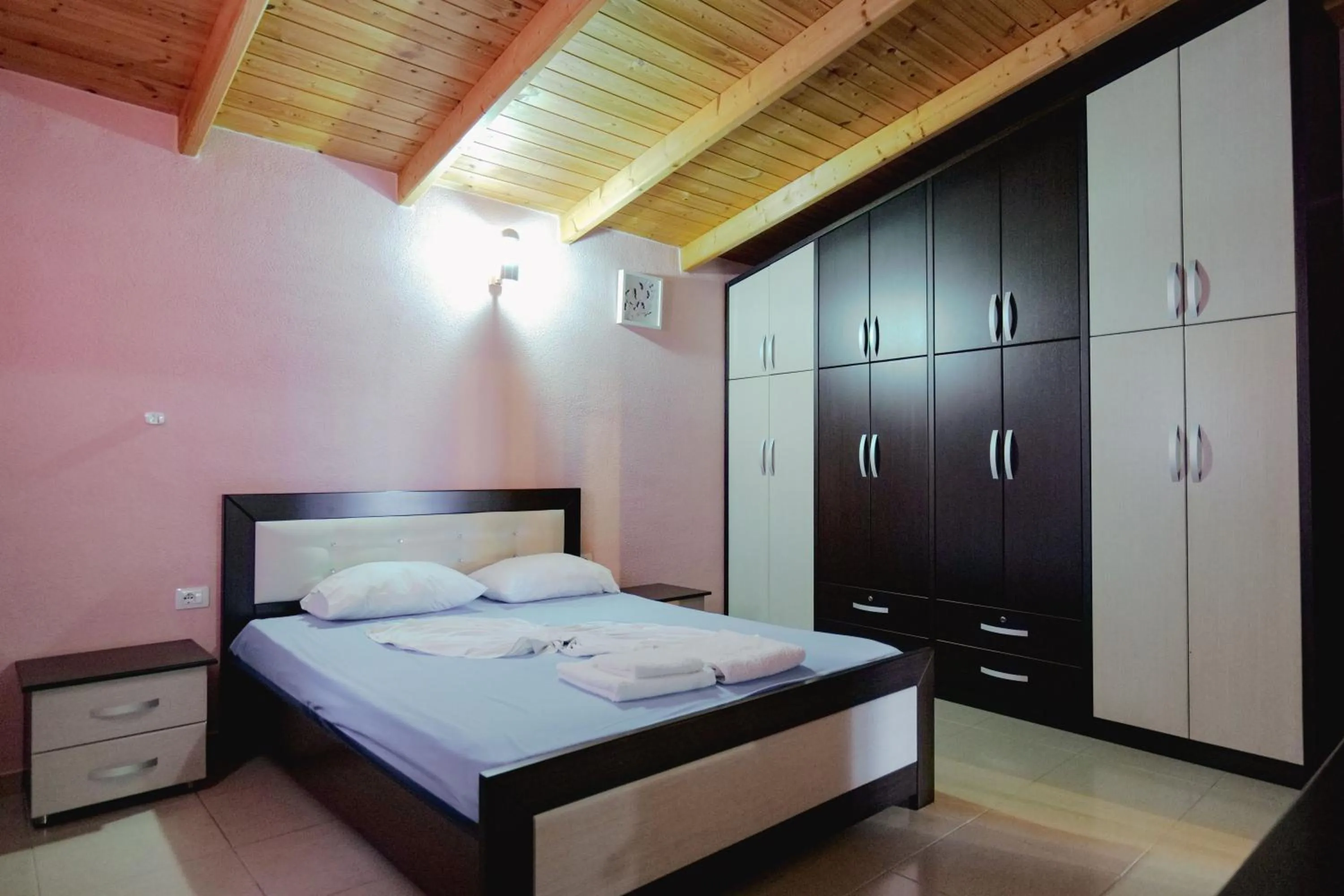 Photo of the whole room, Bed in Vila Shpetimi