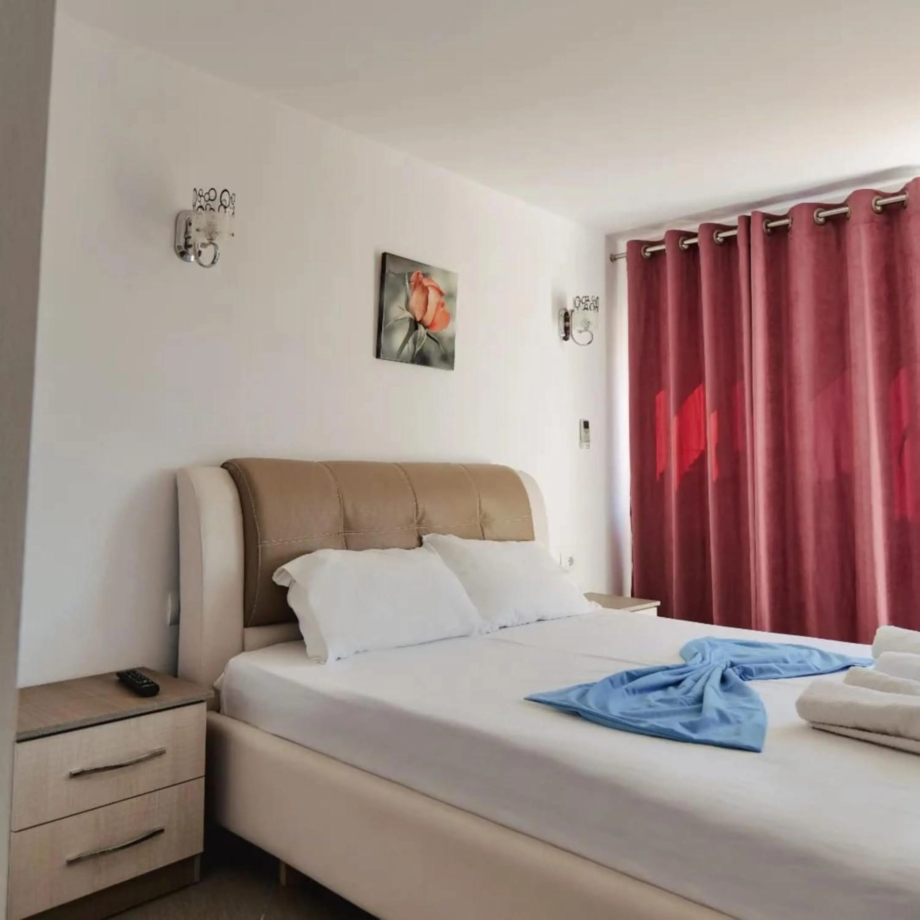 Photo of the whole room, Bed in Vila Shpetimi