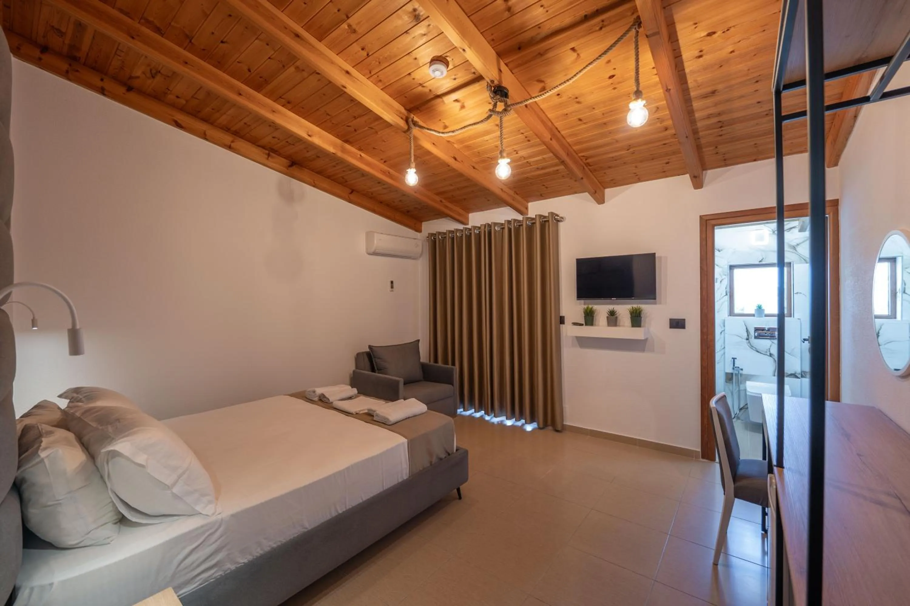 Bed in Vila Shpetimi