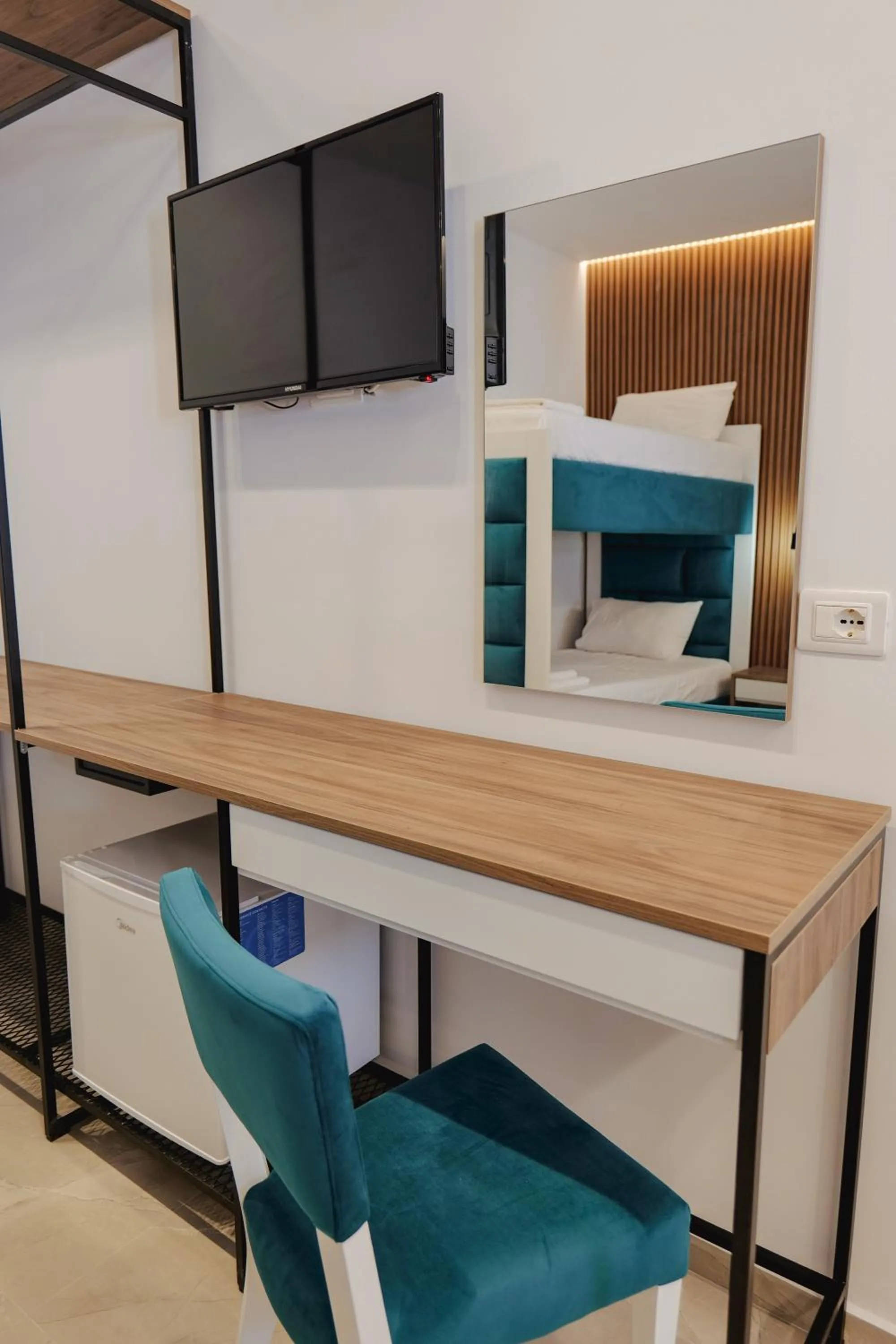 Communal lounge/ TV room, Bed in Vila Shpetimi