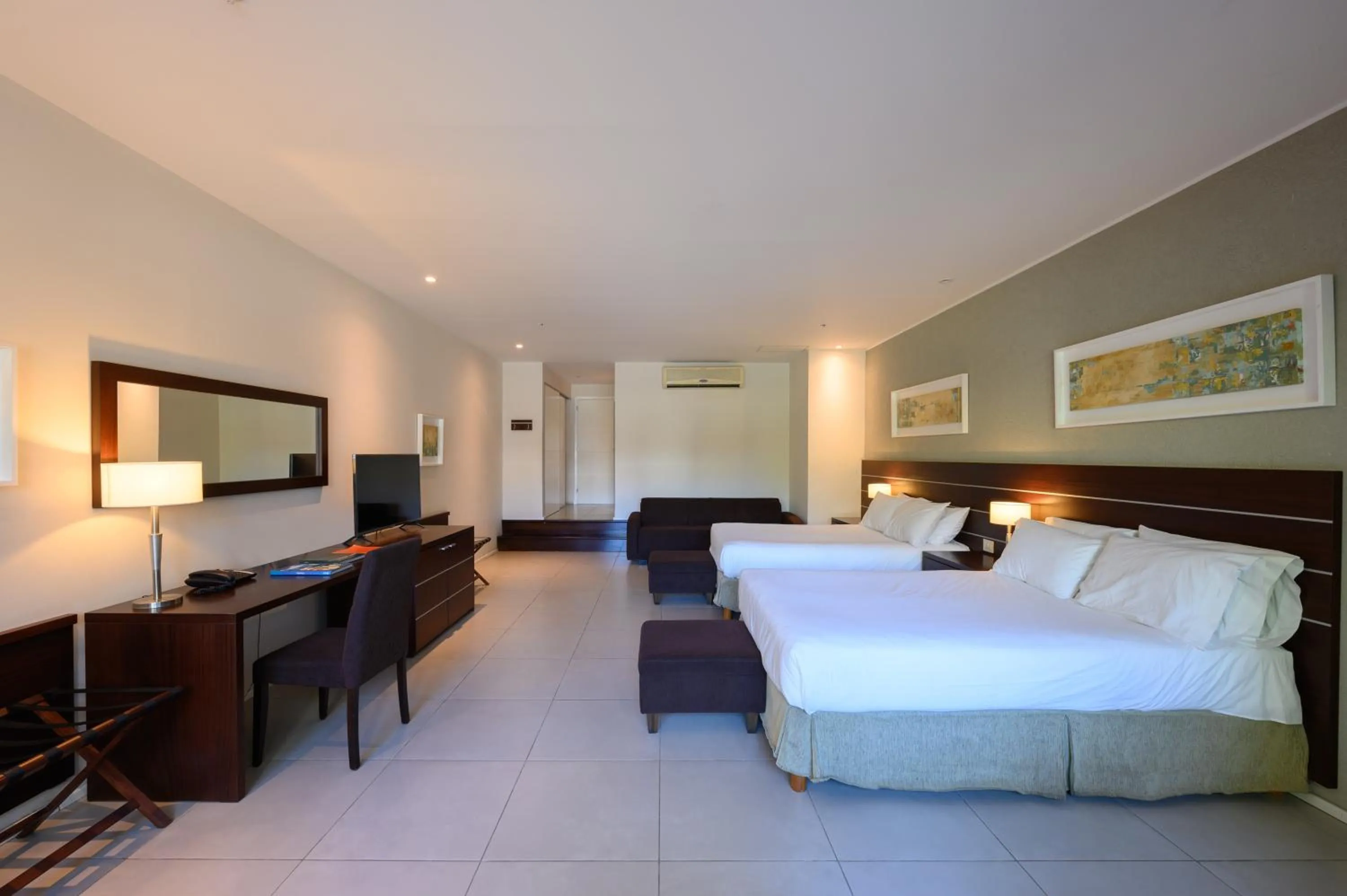 Photo of the whole room, Bed in Orfeo Suites Cordoba