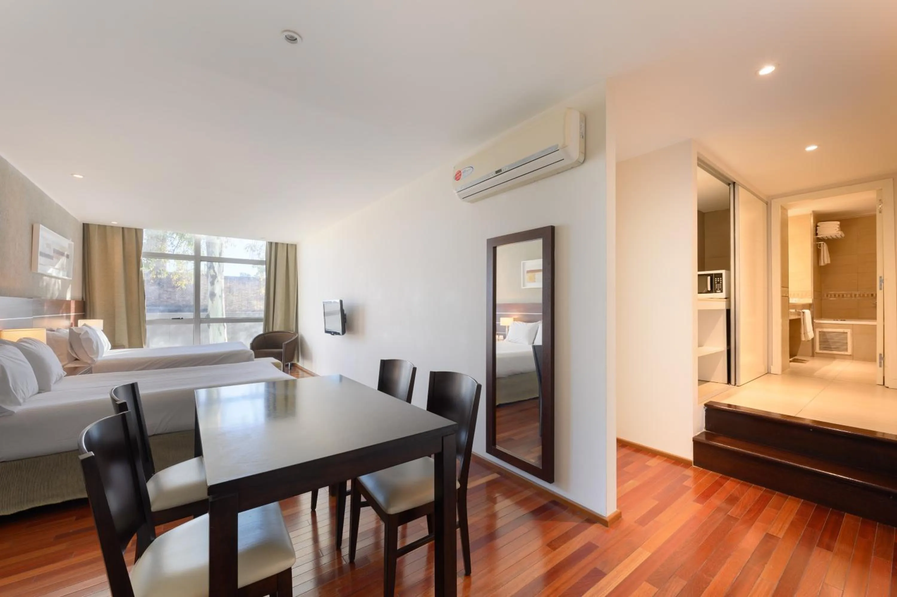 Kitchen or kitchenette, Bed in Orfeo Suites Cordoba