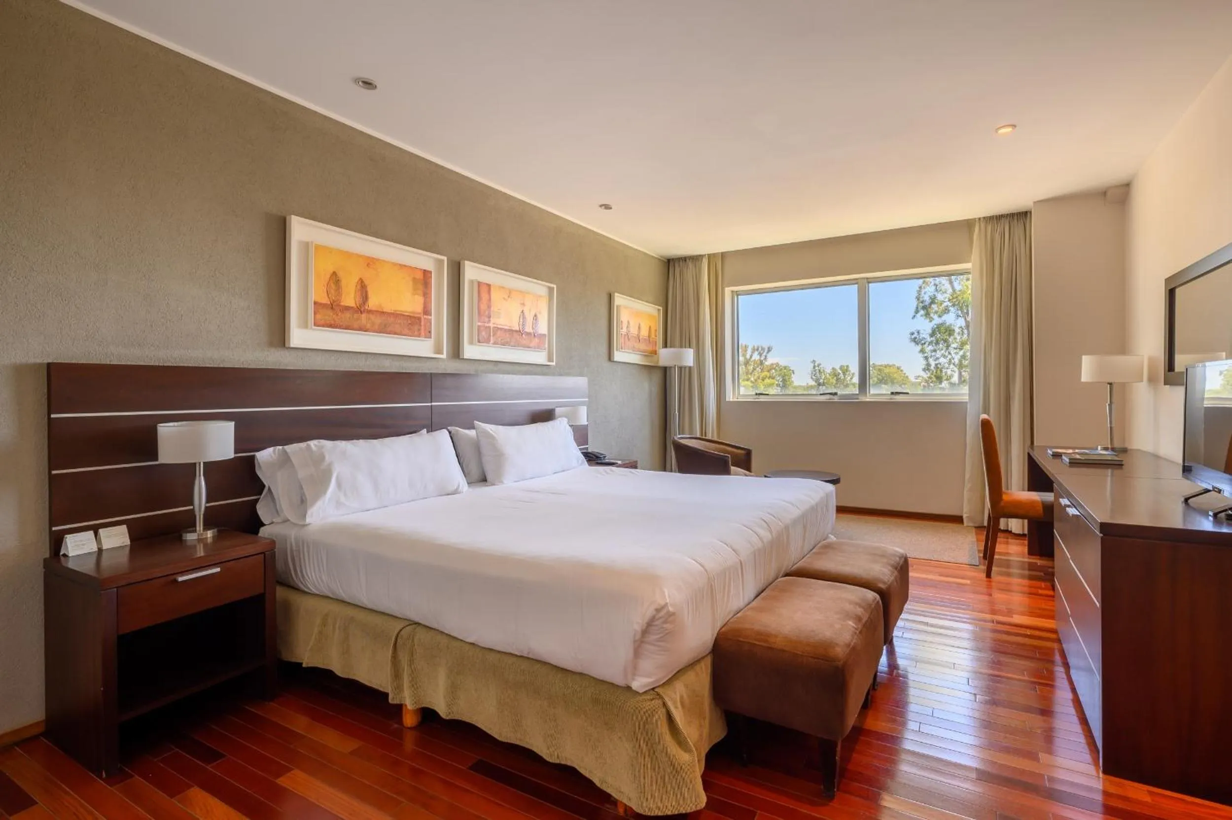 Photo of the whole room, Bed in Orfeo Suites Cordoba