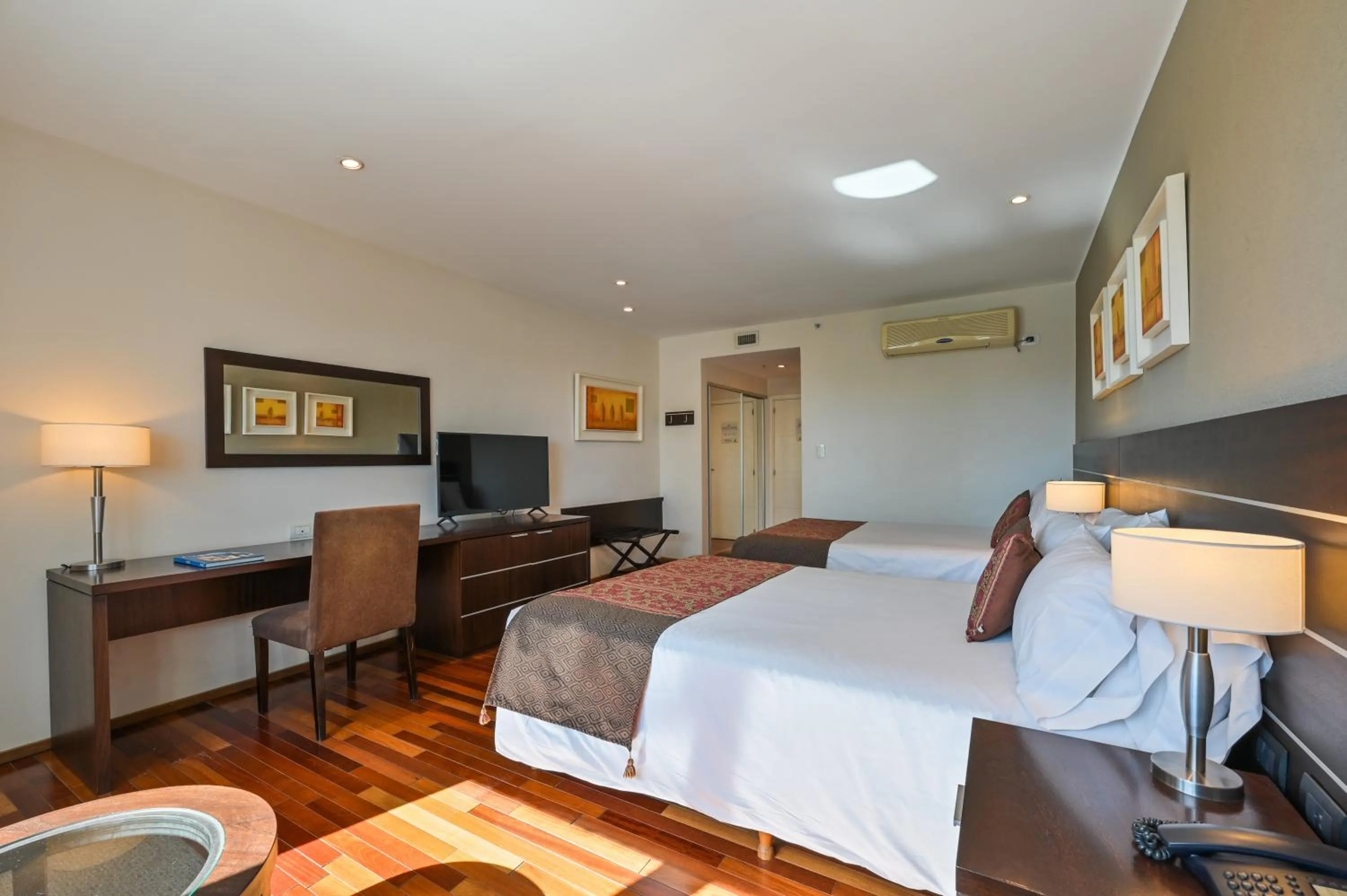 Photo of the whole room, Bed in Orfeo Suites Cordoba