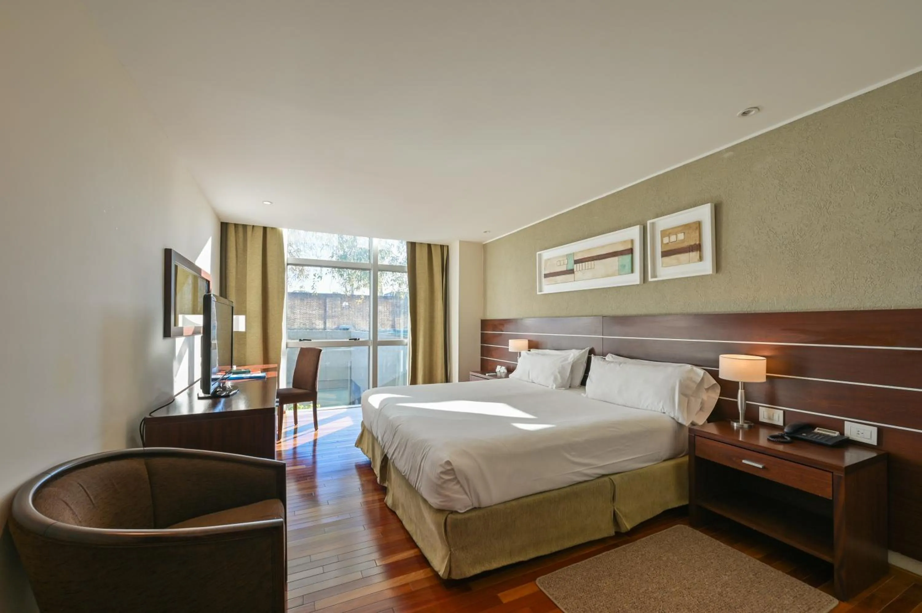 Photo of the whole room, Bed in Orfeo Suites Cordoba