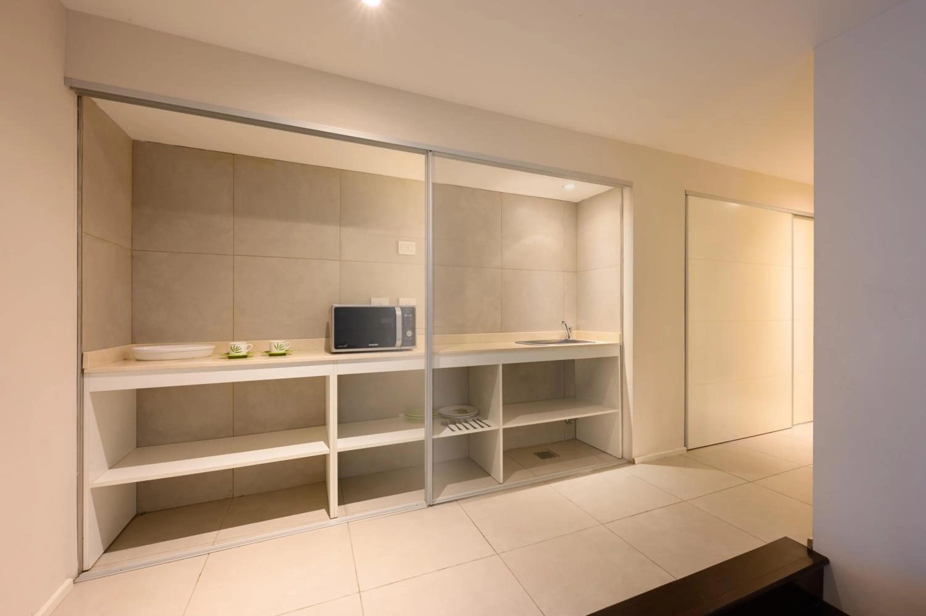 Photo of the whole room in Orfeo Suites Cordoba