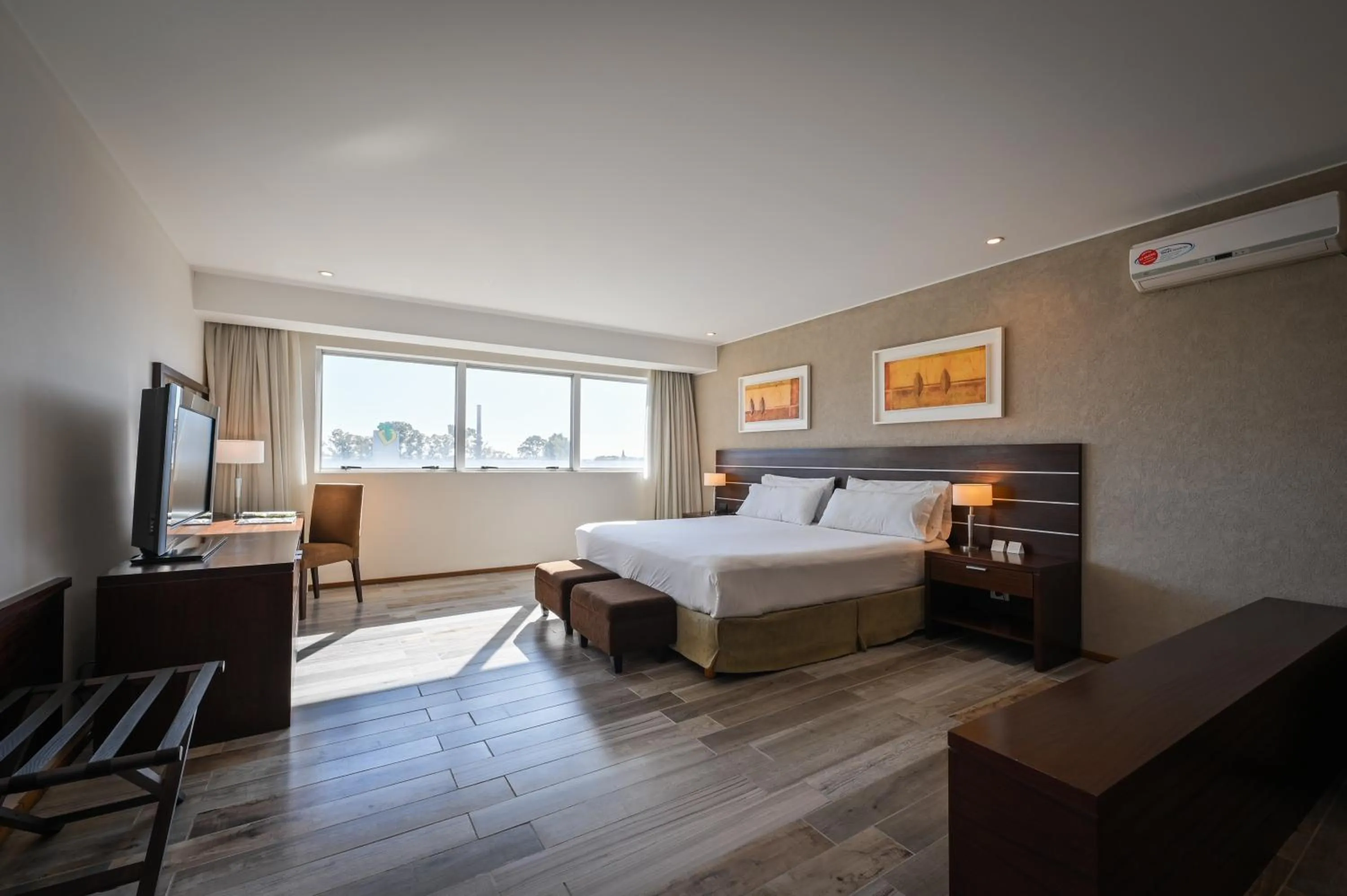 Photo of the whole room, Bed in Orfeo Suites Cordoba