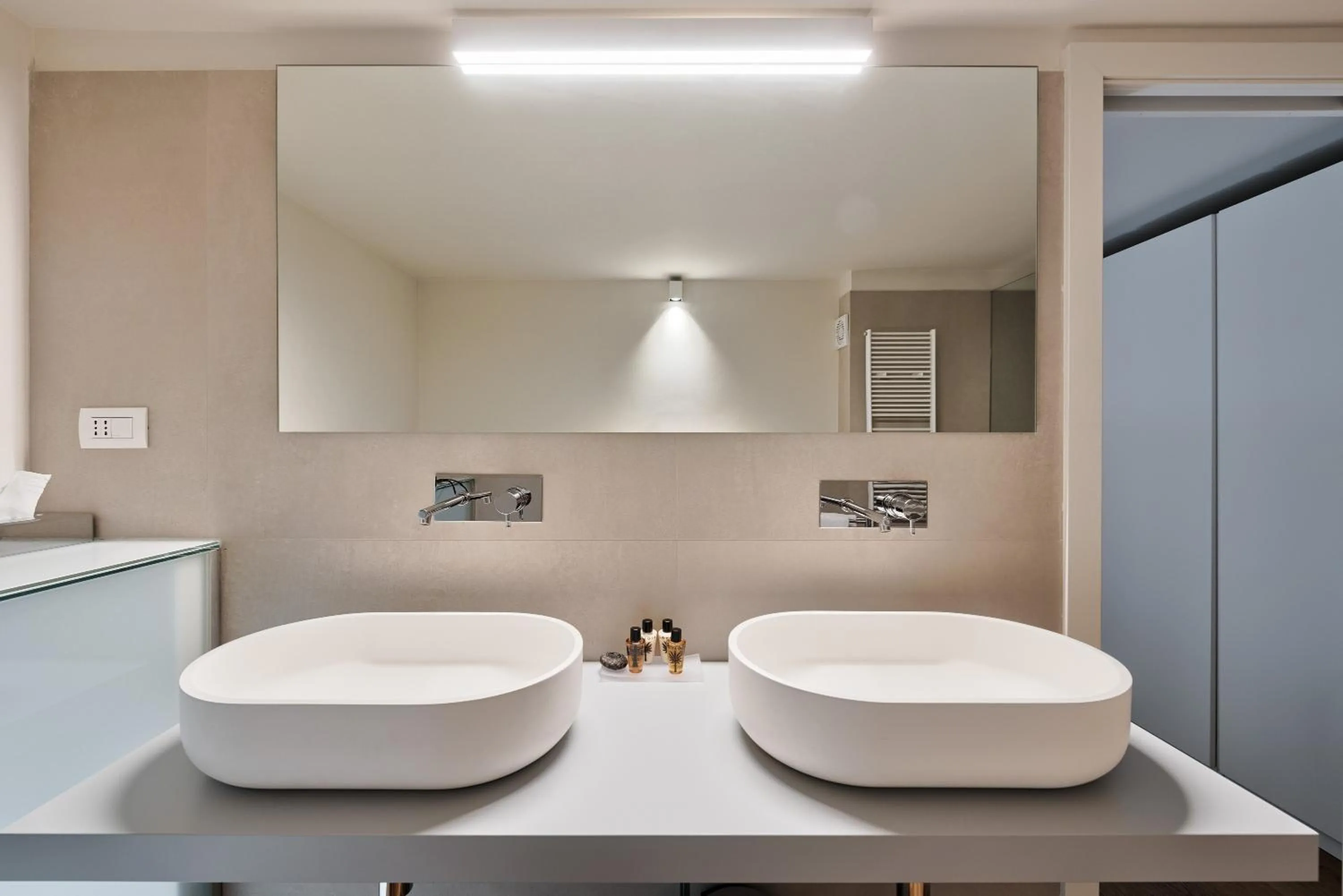 Bathroom in Palazzo Del Carretto-Art Apartments and Guesthouse