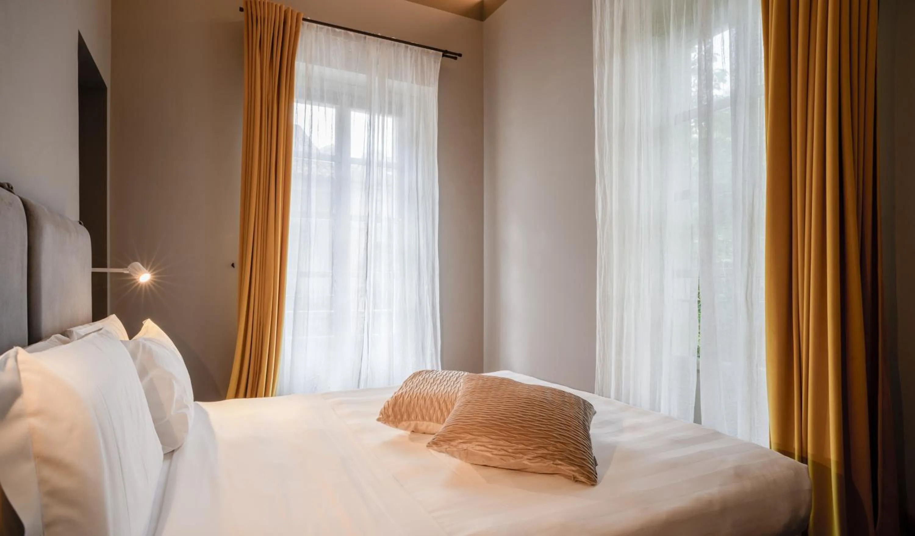 Bed in Palazzo Del Carretto-Art Apartments and Guesthouse
