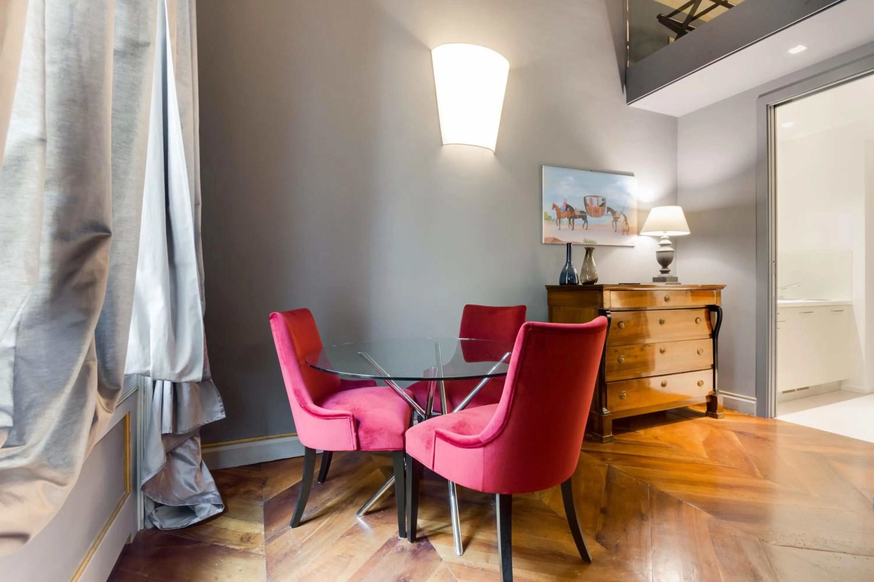 Dining area in Palazzo Del Carretto-Art Apartments and Guesthouse
