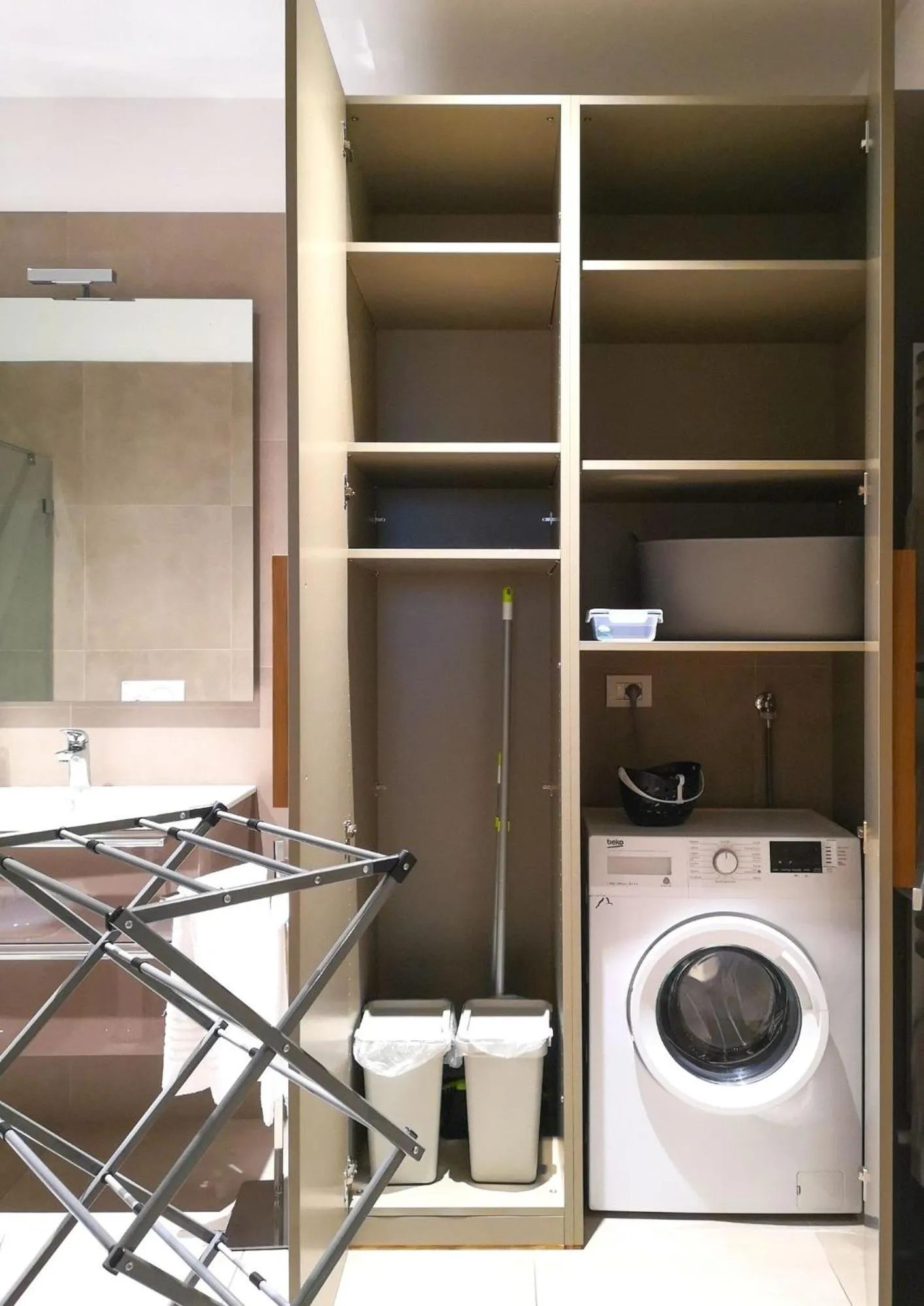laundry in Palazzo Del Carretto-Art Apartments and Guesthouse