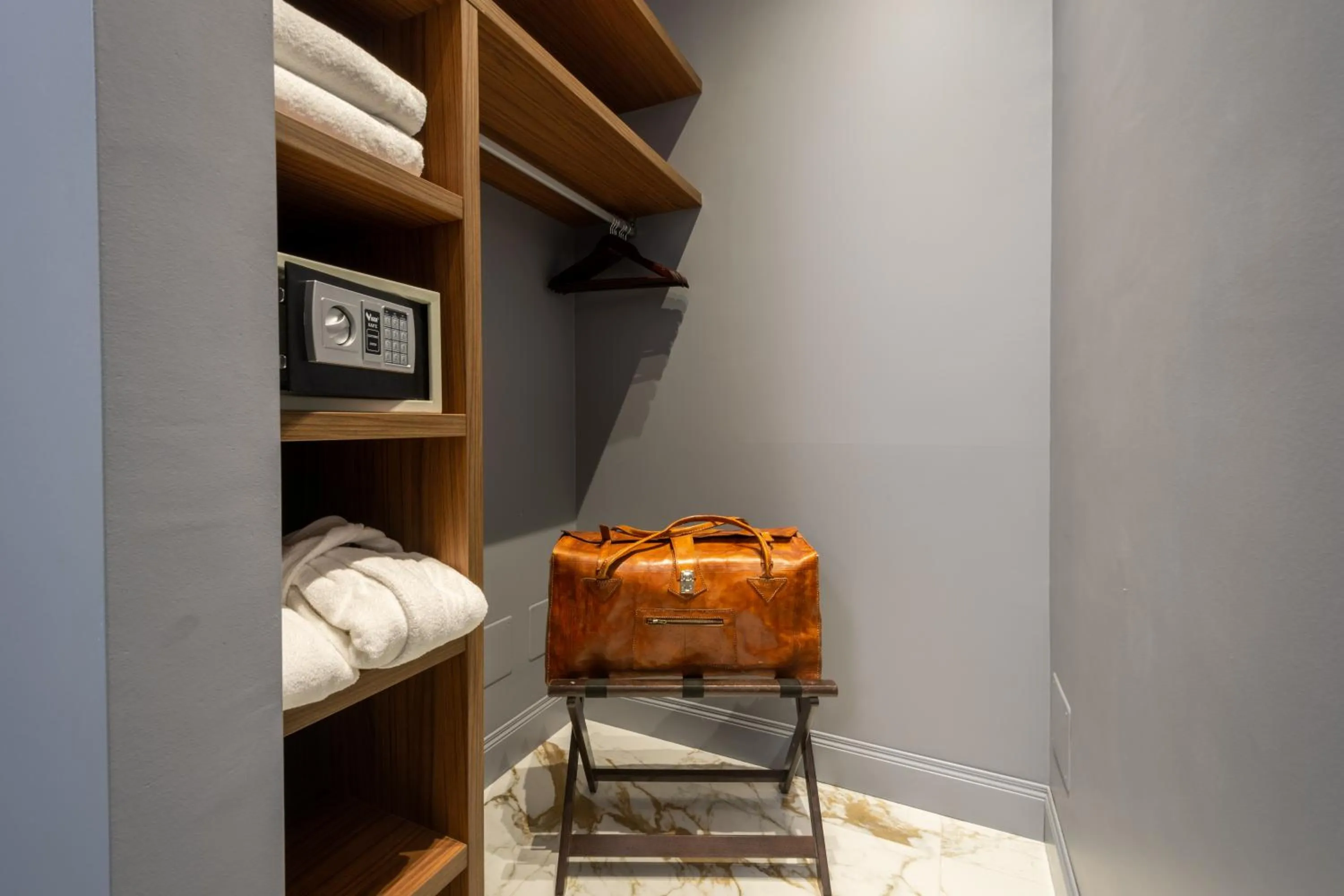 safe in Palazzo Del Carretto-Art Apartments and Guesthouse