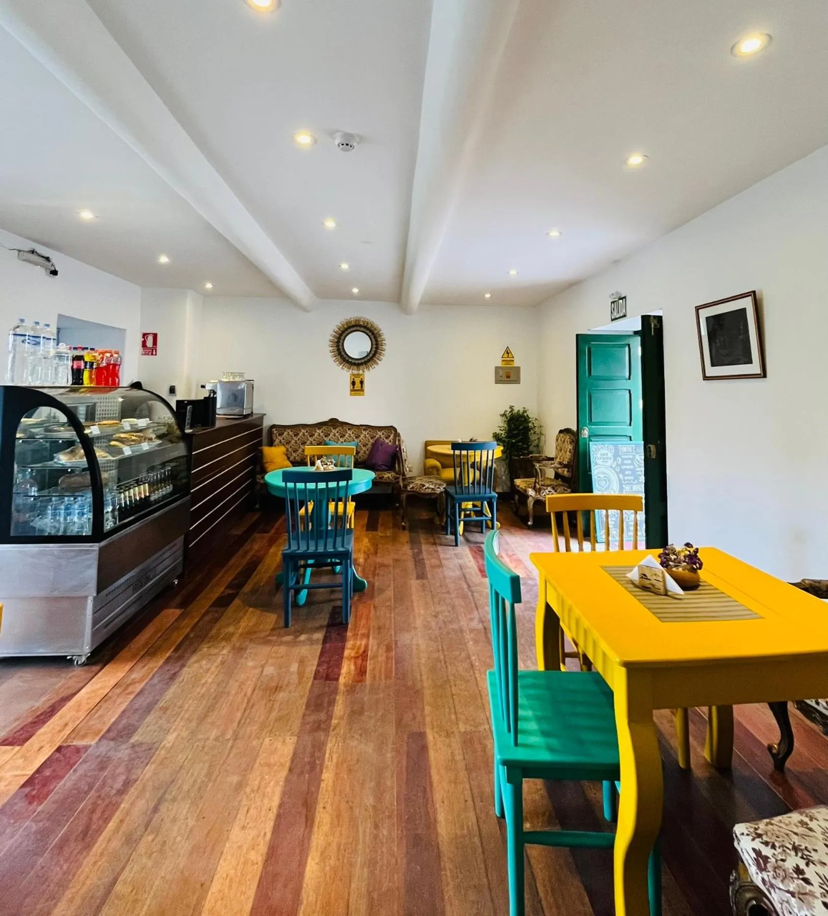 Restaurant/places to eat in Usgar San Pedro Boutique