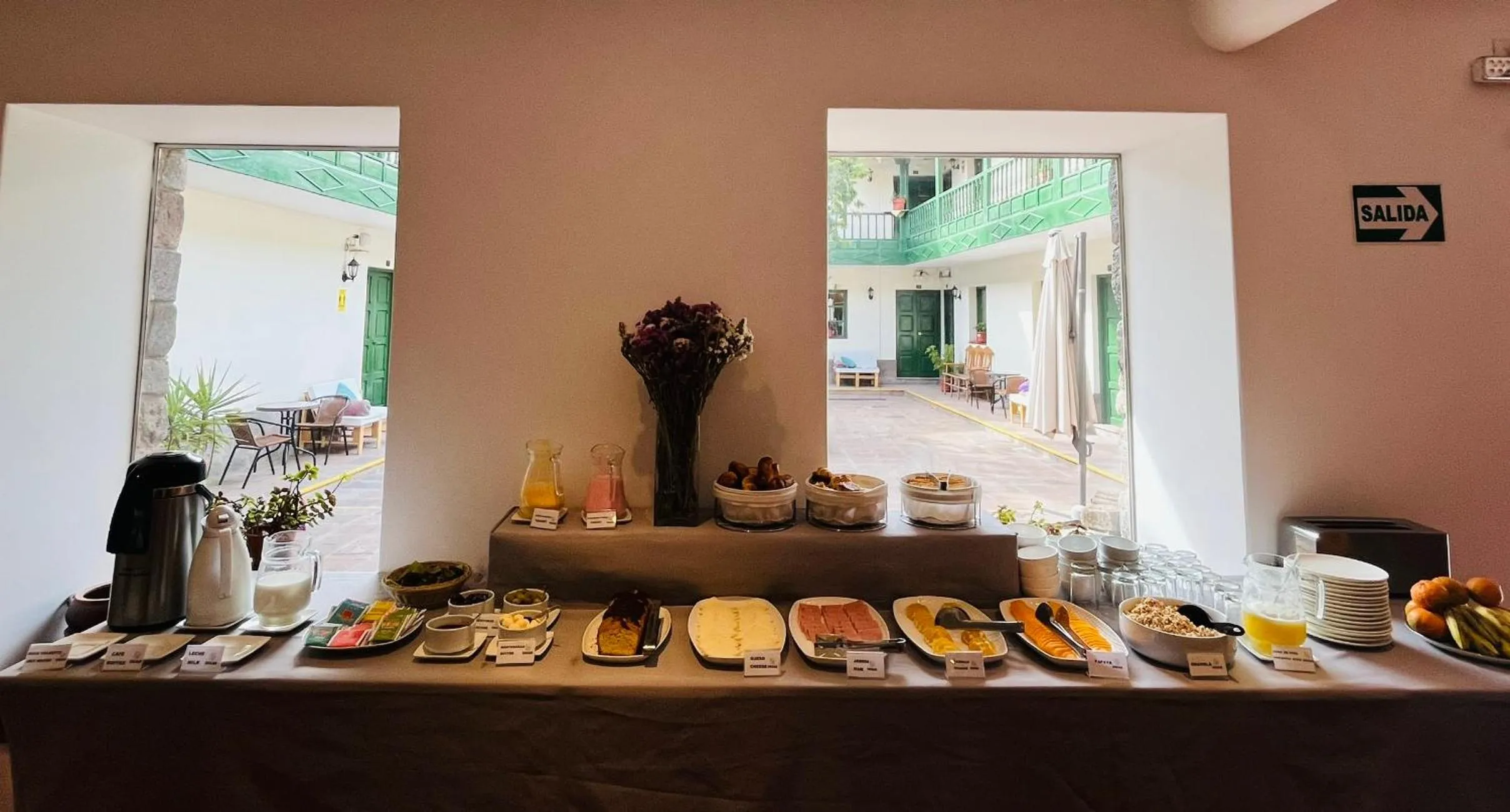 Restaurant/places to eat in Usgar San Pedro Boutique