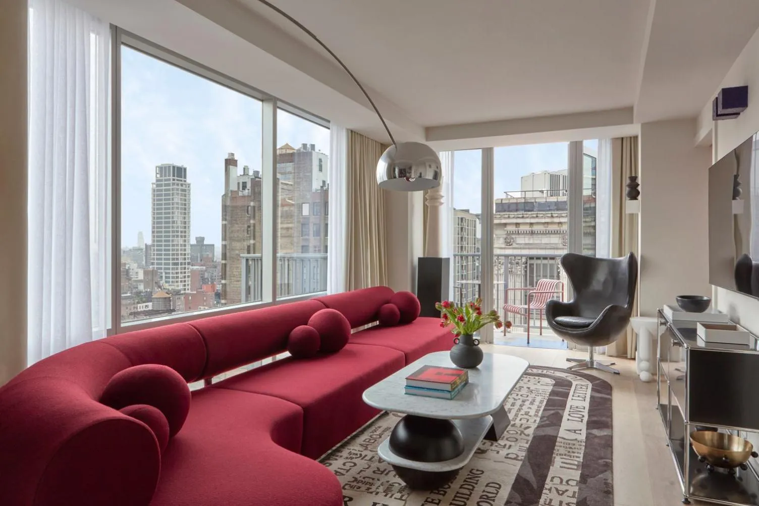 Living room in Hotel Park Ave NYC