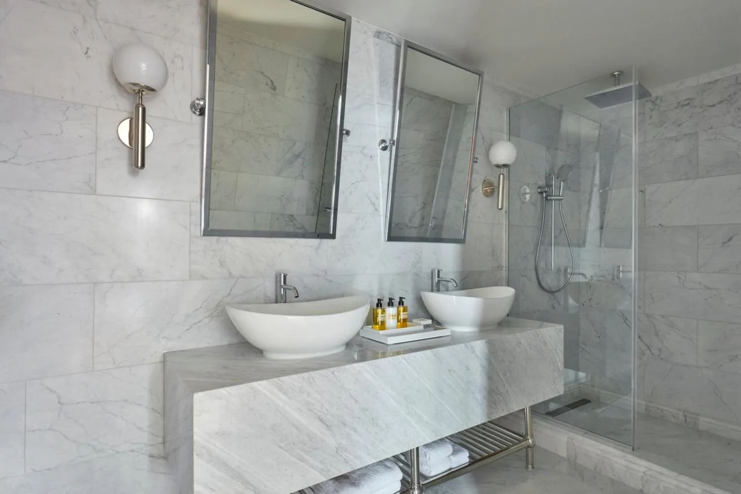 Bathroom in Hotel Park Ave NYC