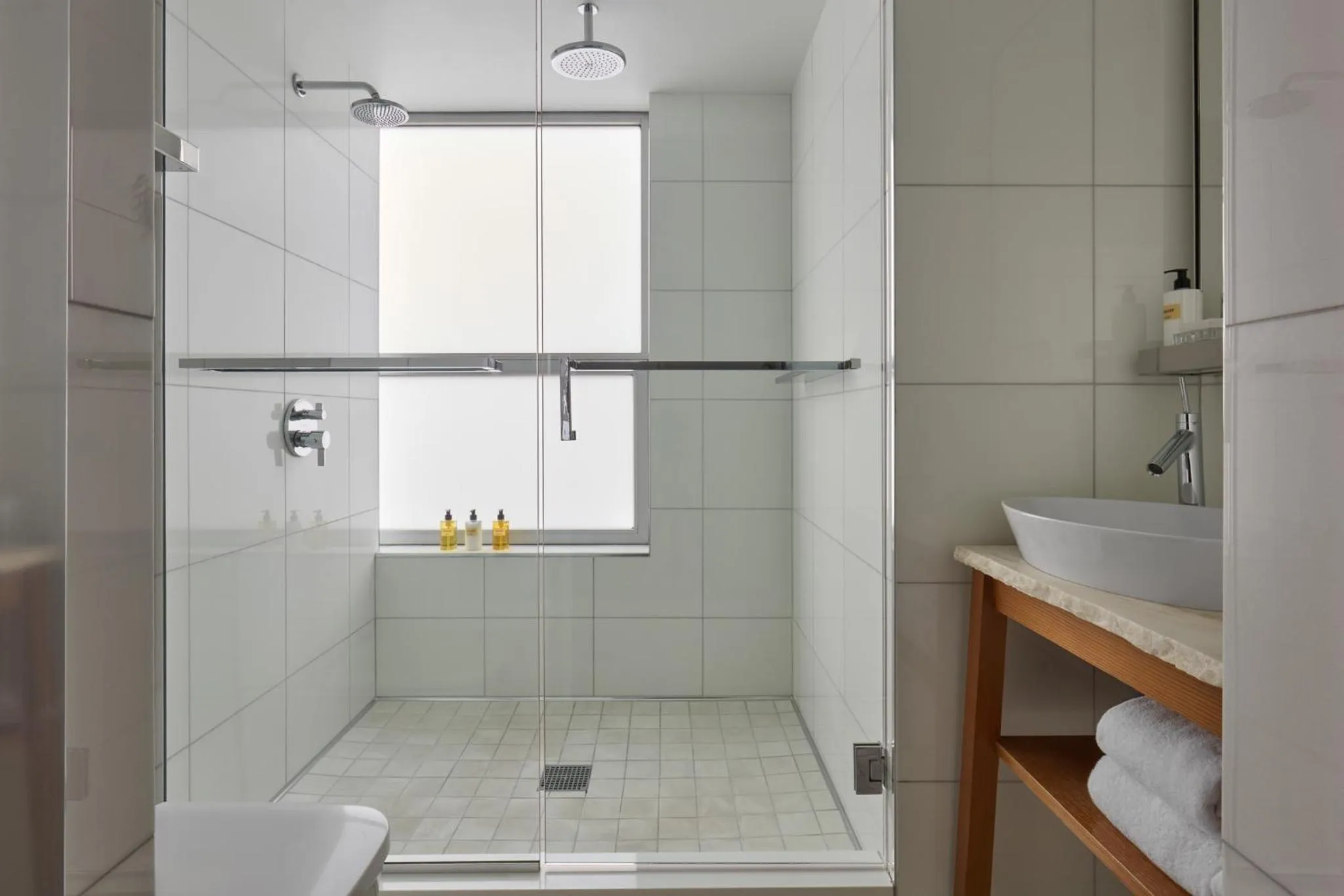 Bathroom in Hotel Park Ave NYC