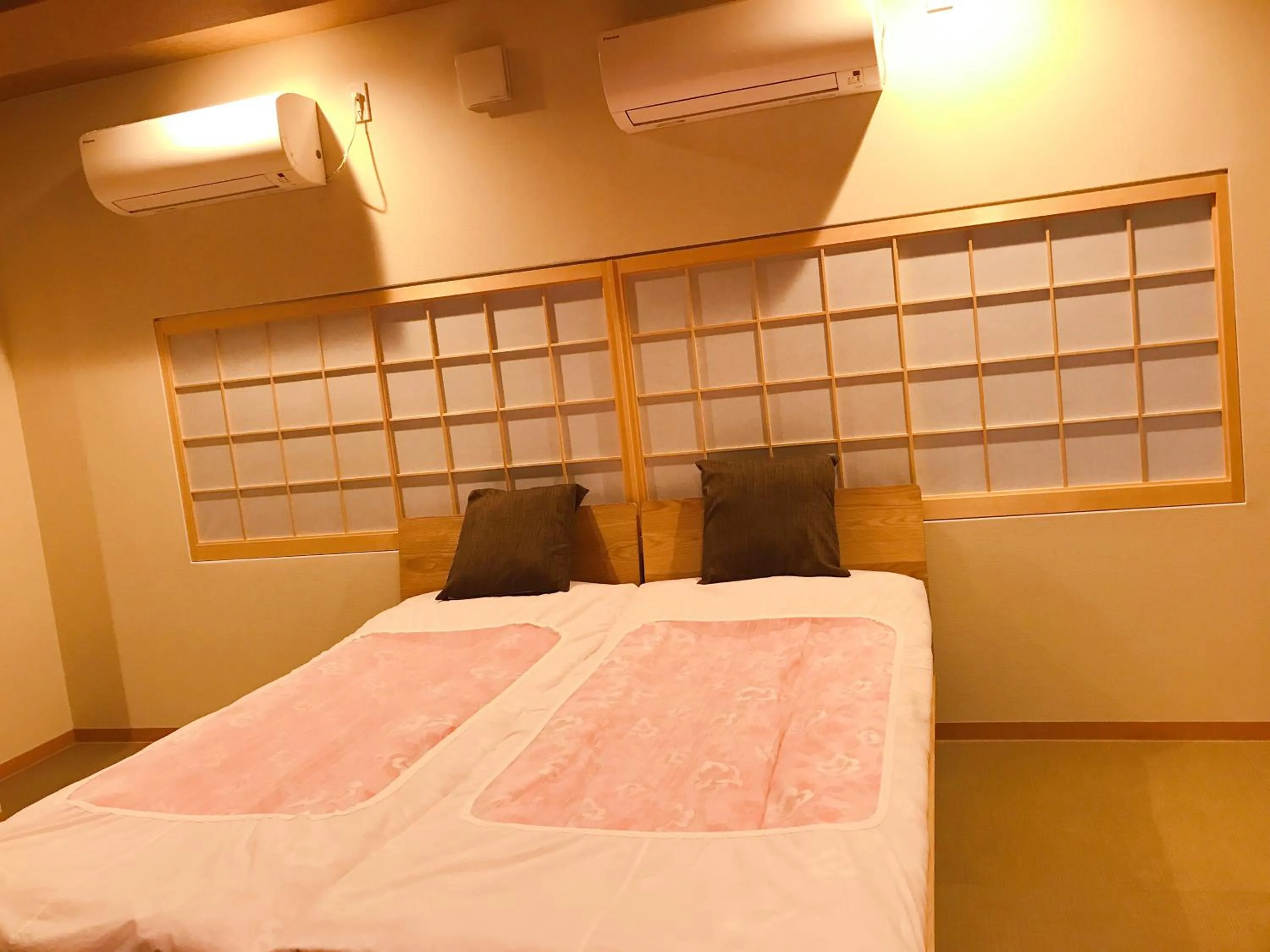 Bedroom, Bed in Saikou