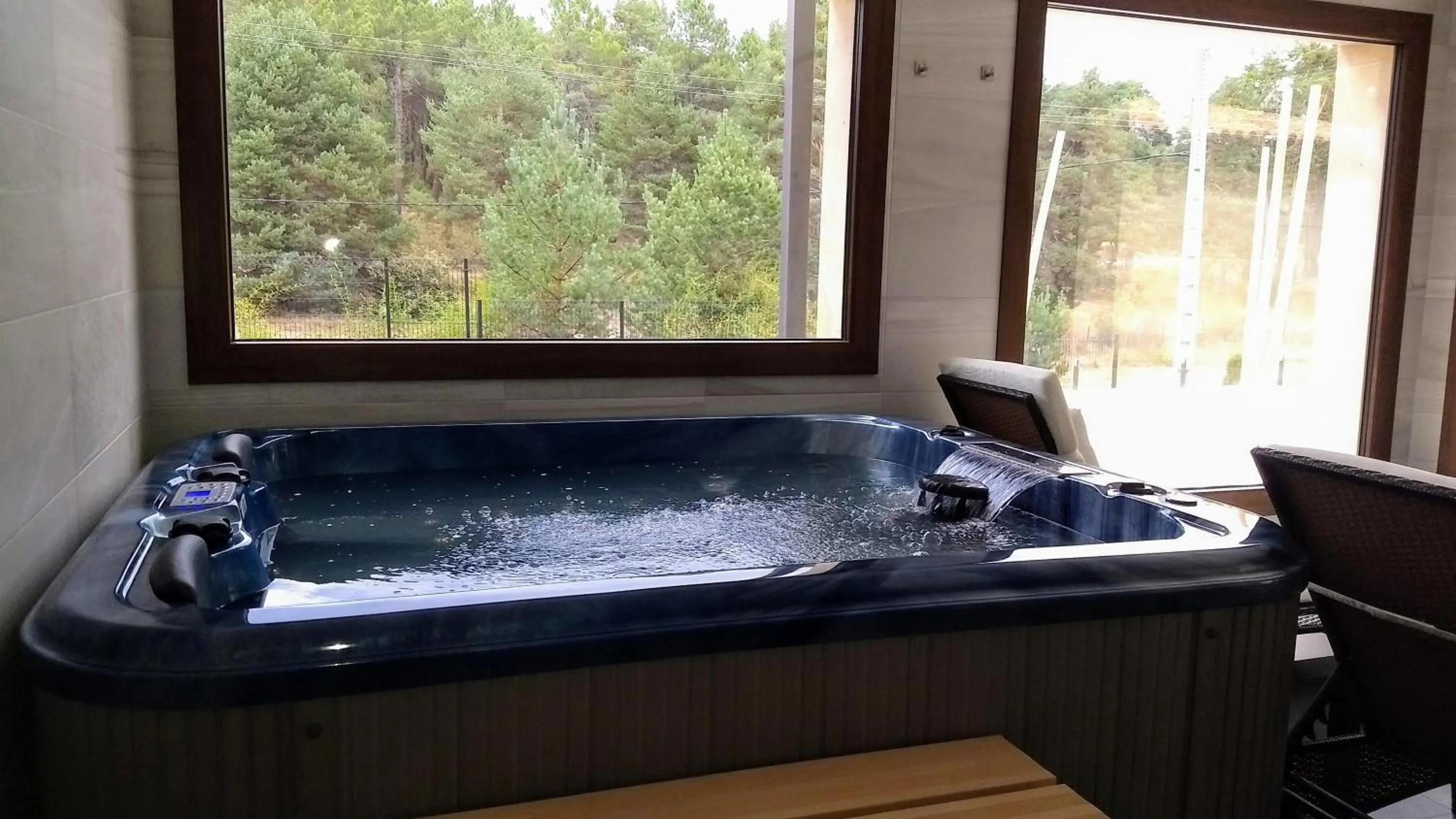 Hot Tub in Hotel Rural El Nido de Pinares