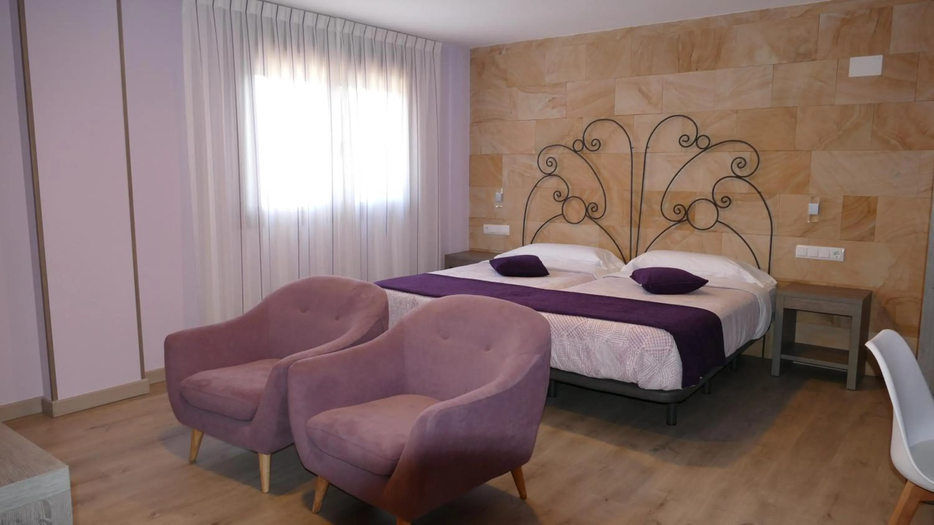 Photo of the whole room, Bed in Hotel Rural El Nido de Pinares