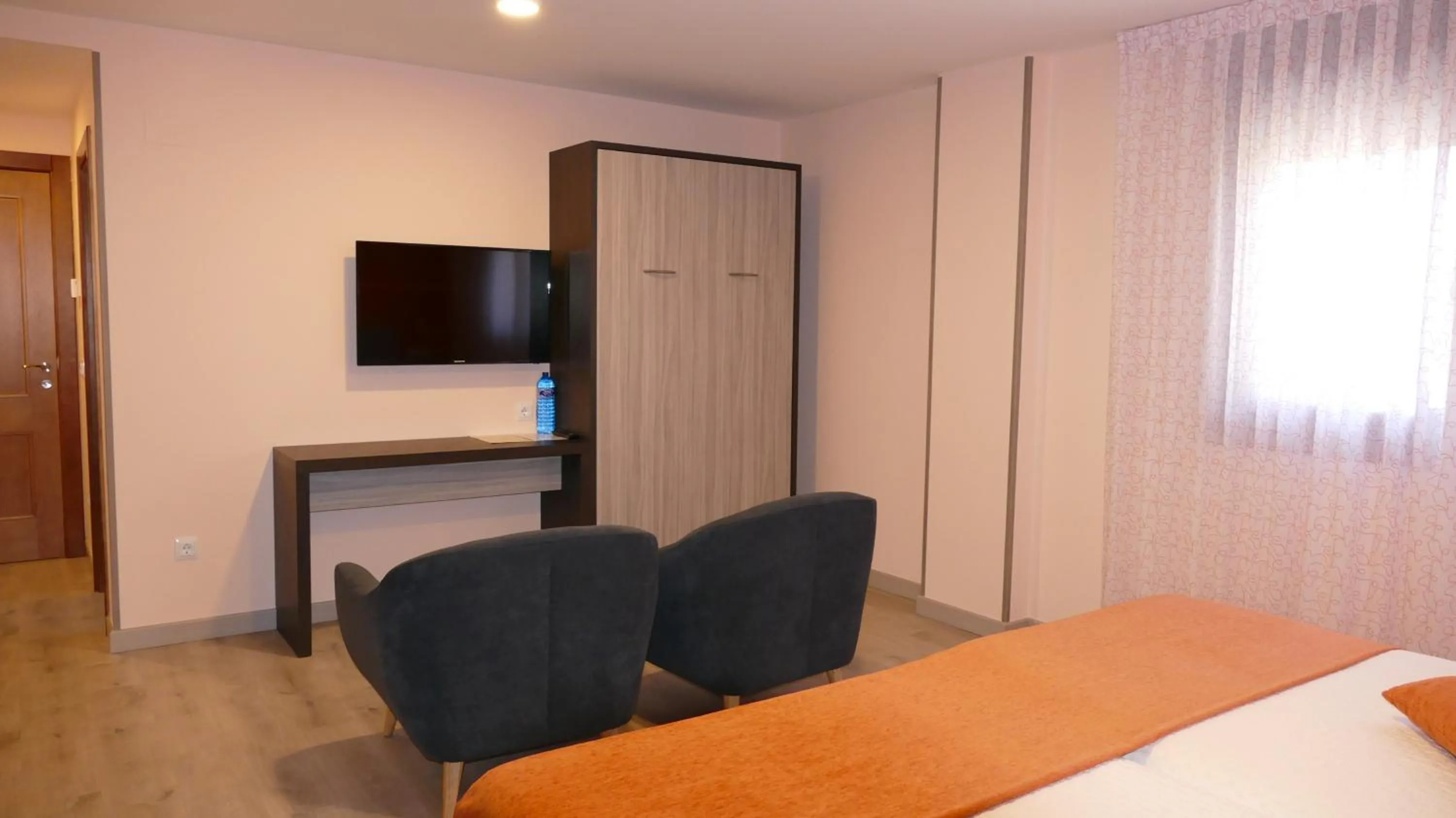 Photo of the whole room, Bed in Hotel Rural El Nido de Pinares