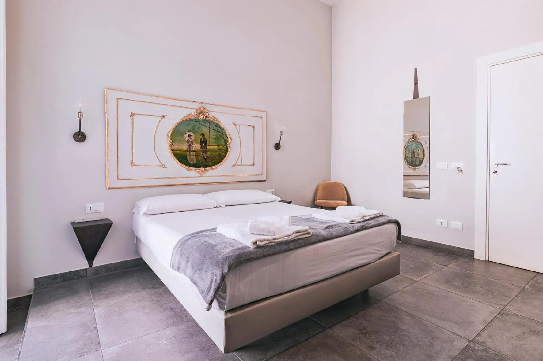 Bedroom, Bed in La Smorfia